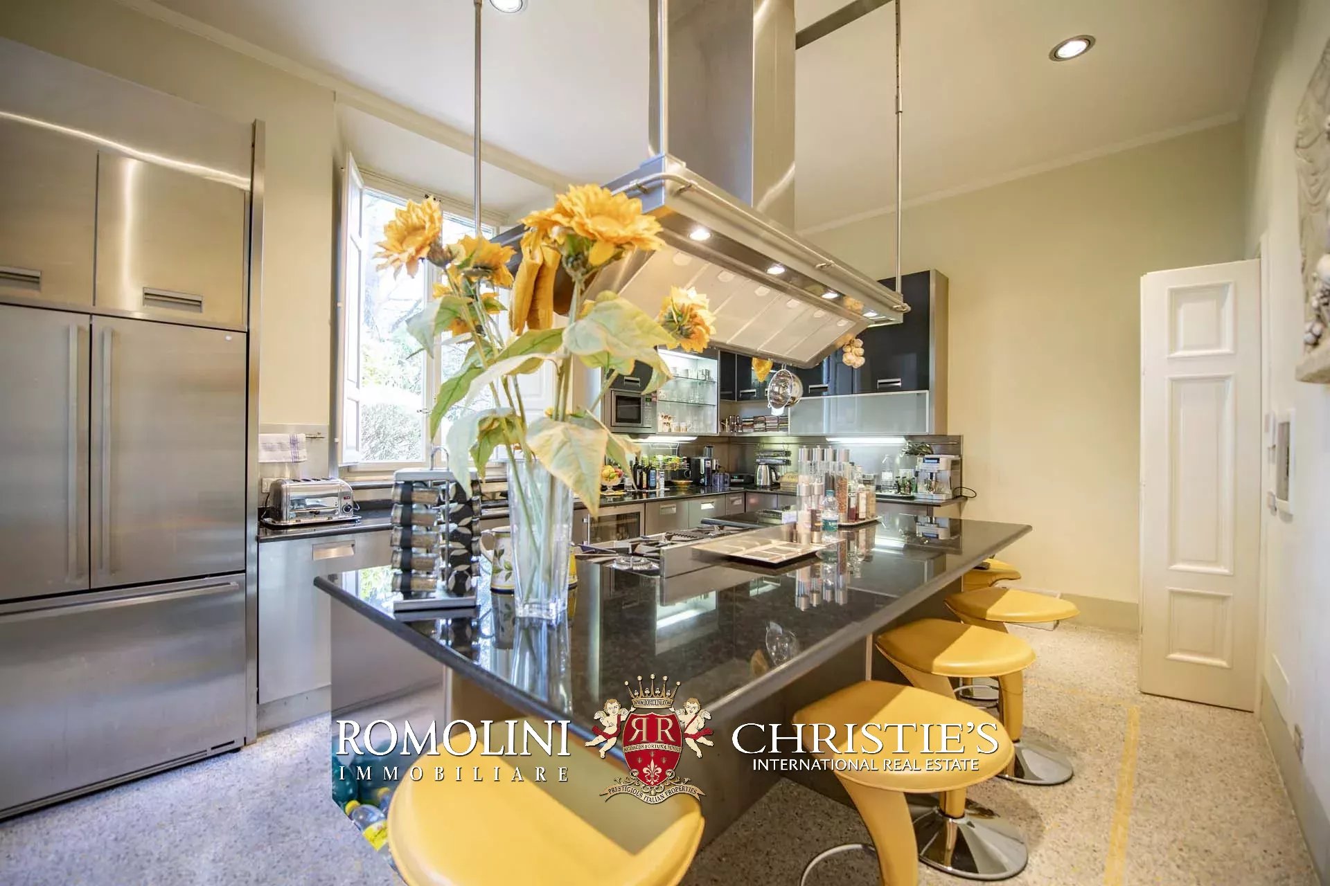 8 Bedroom Villa/Townhouse's Image 20