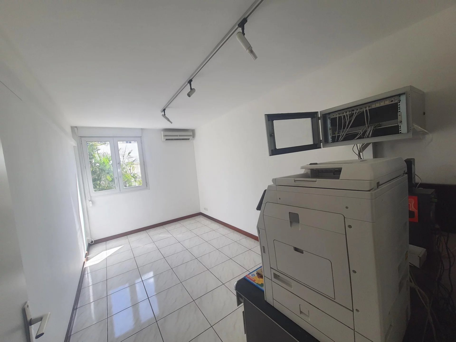 Rental Local Saint-Denis