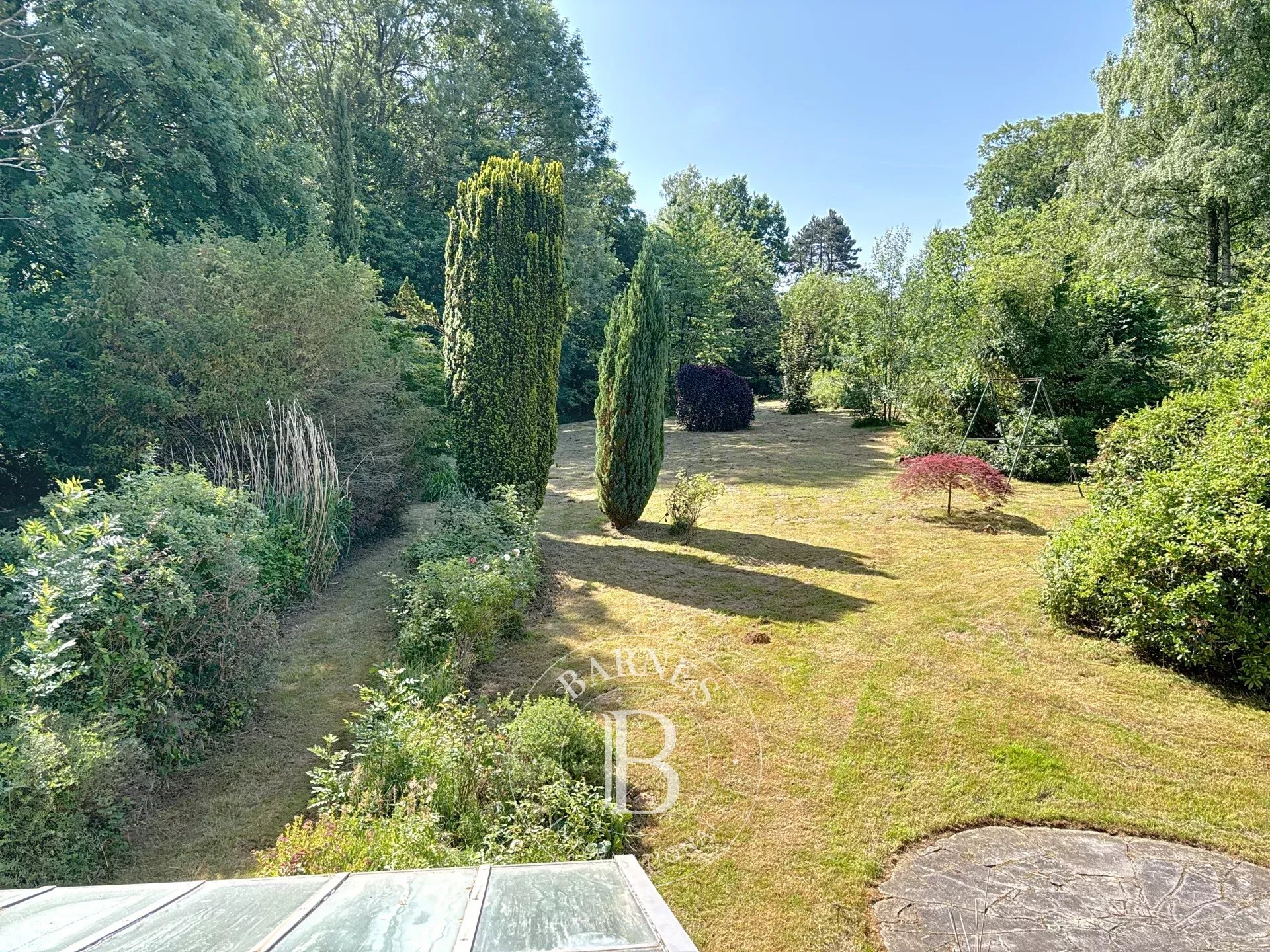 Uccle - House to renovate - Beautiful land of 55 ares