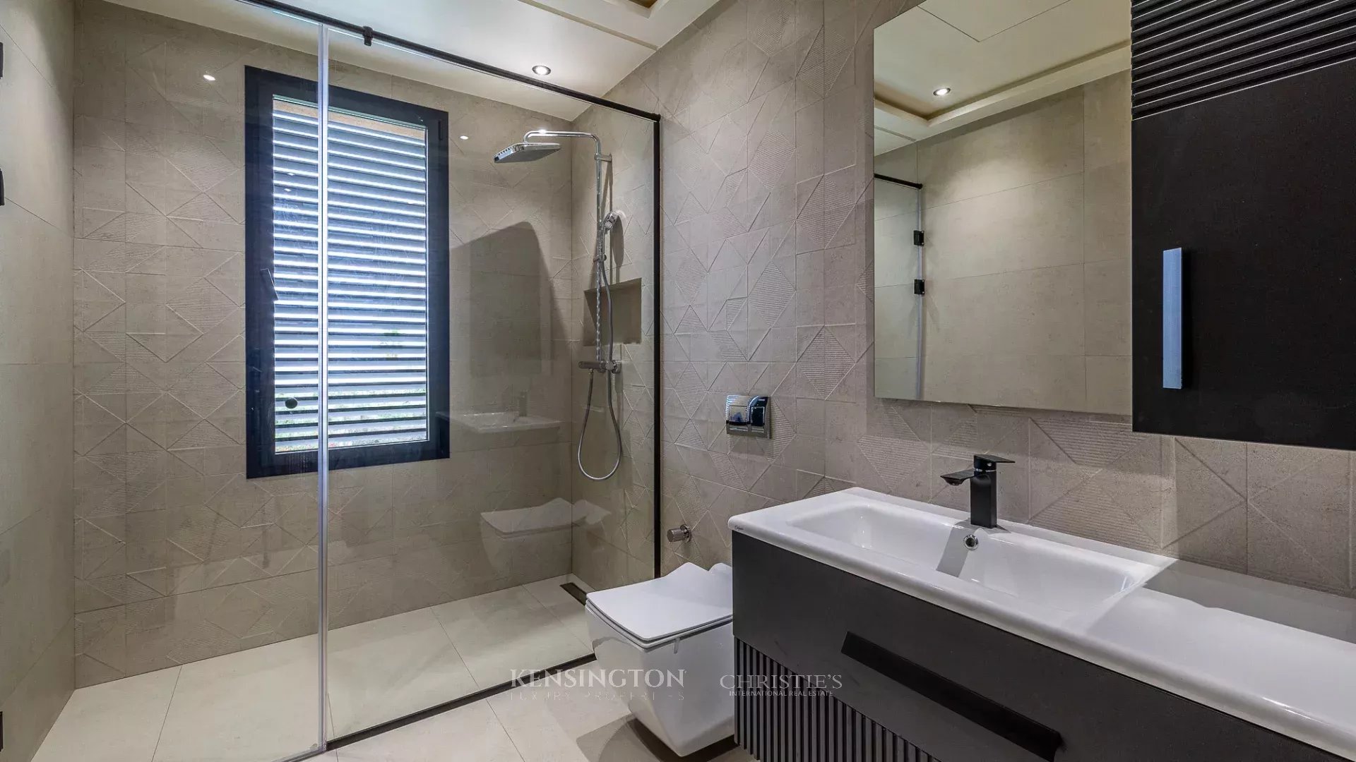 5 Bedroom Villa/Townhouse's Image 24