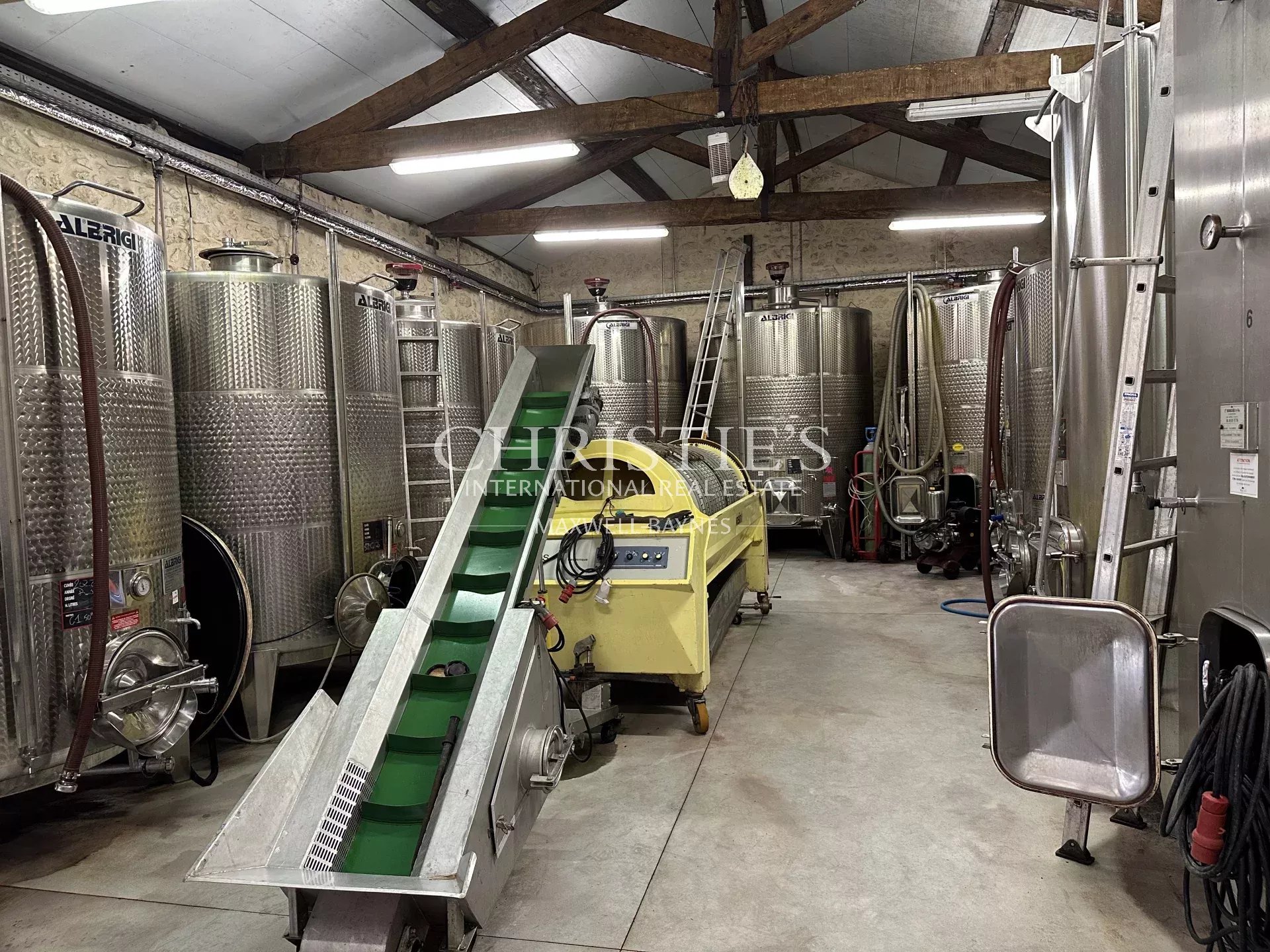8 Bedroom Vineyard's Image 14