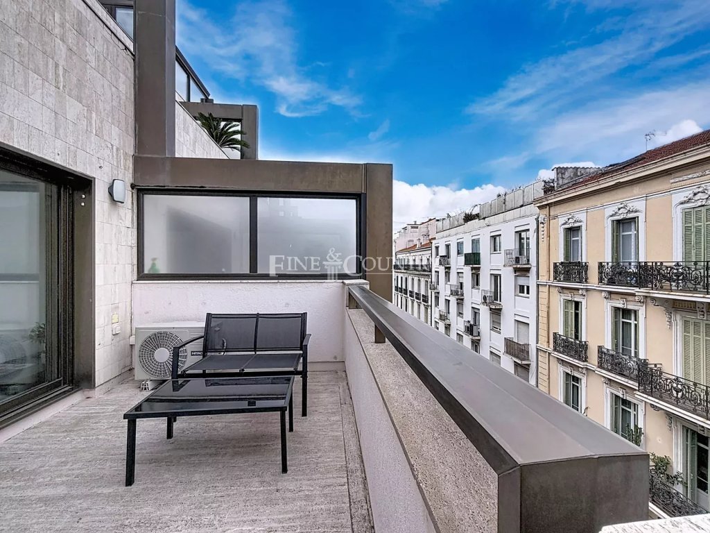 Apartment for sale in Cannes — Luxury Renovated Apartment for Sale in Cannes Banane with Terrace