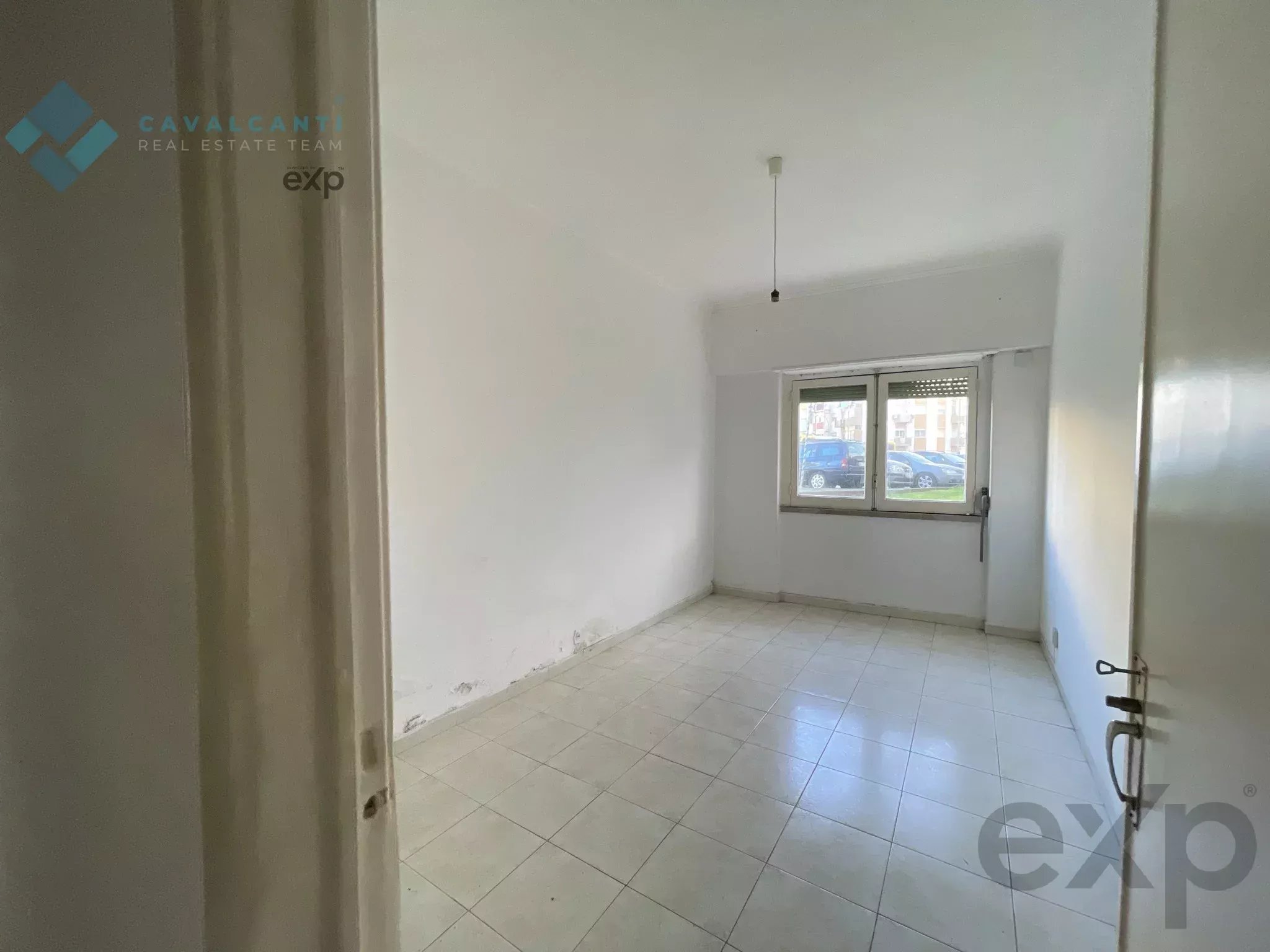 T2 to remodel - Carnaxide | Ideal for own home or investment 2790-005 image 18