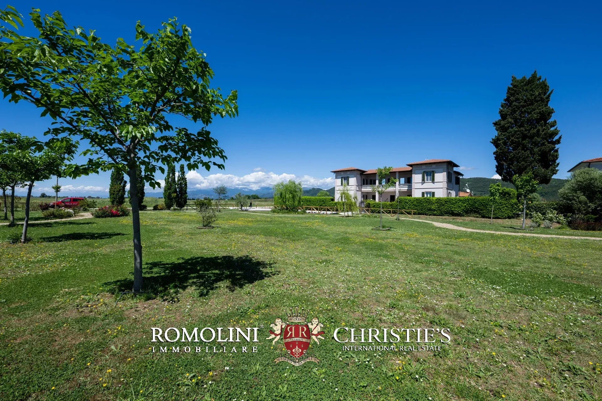 6 Bedroom Villa/Townhouse's Image 14