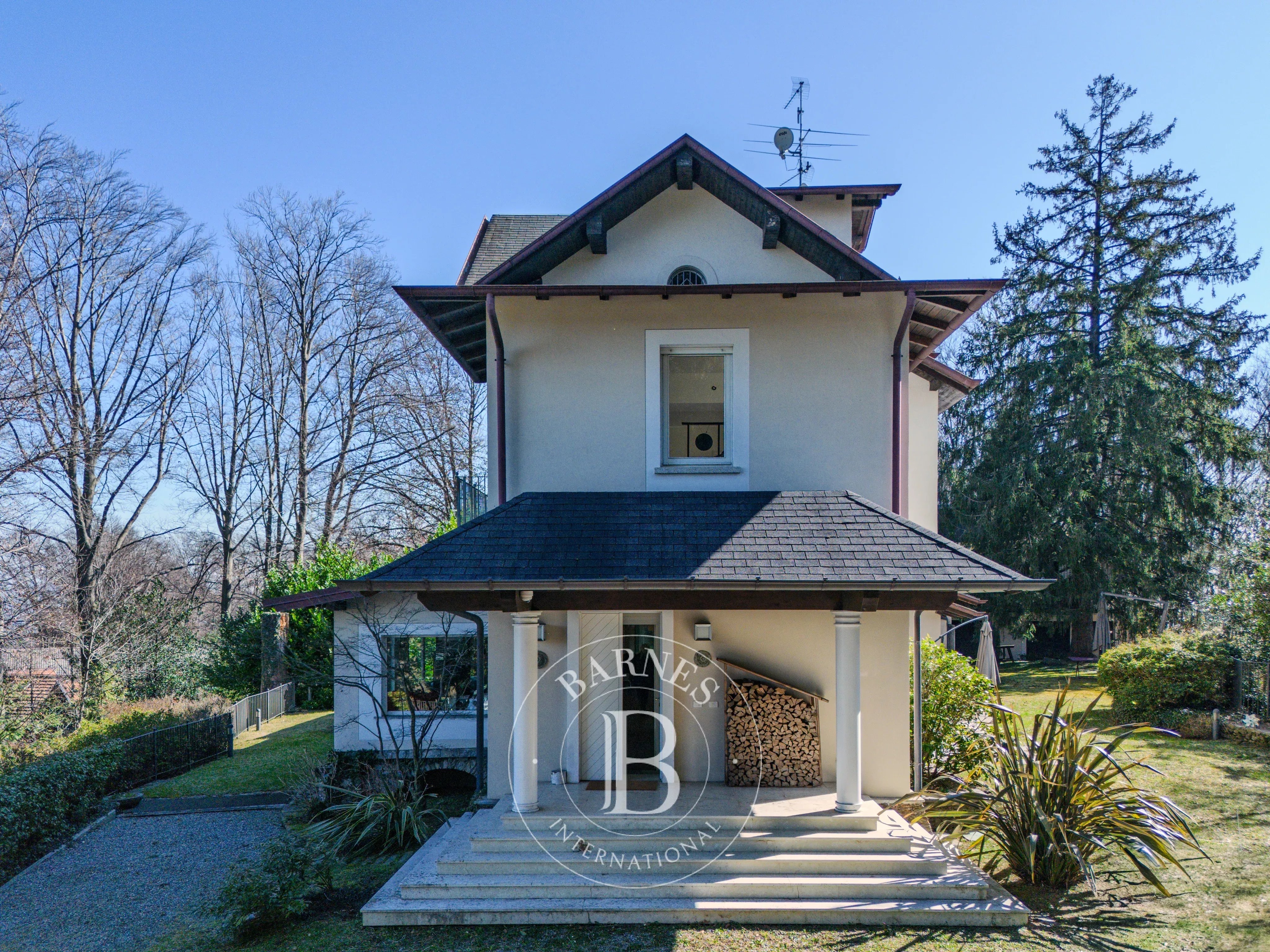 Le Bijou : Villa de Luxe Moderne avec Spa sur le Lac Majeur