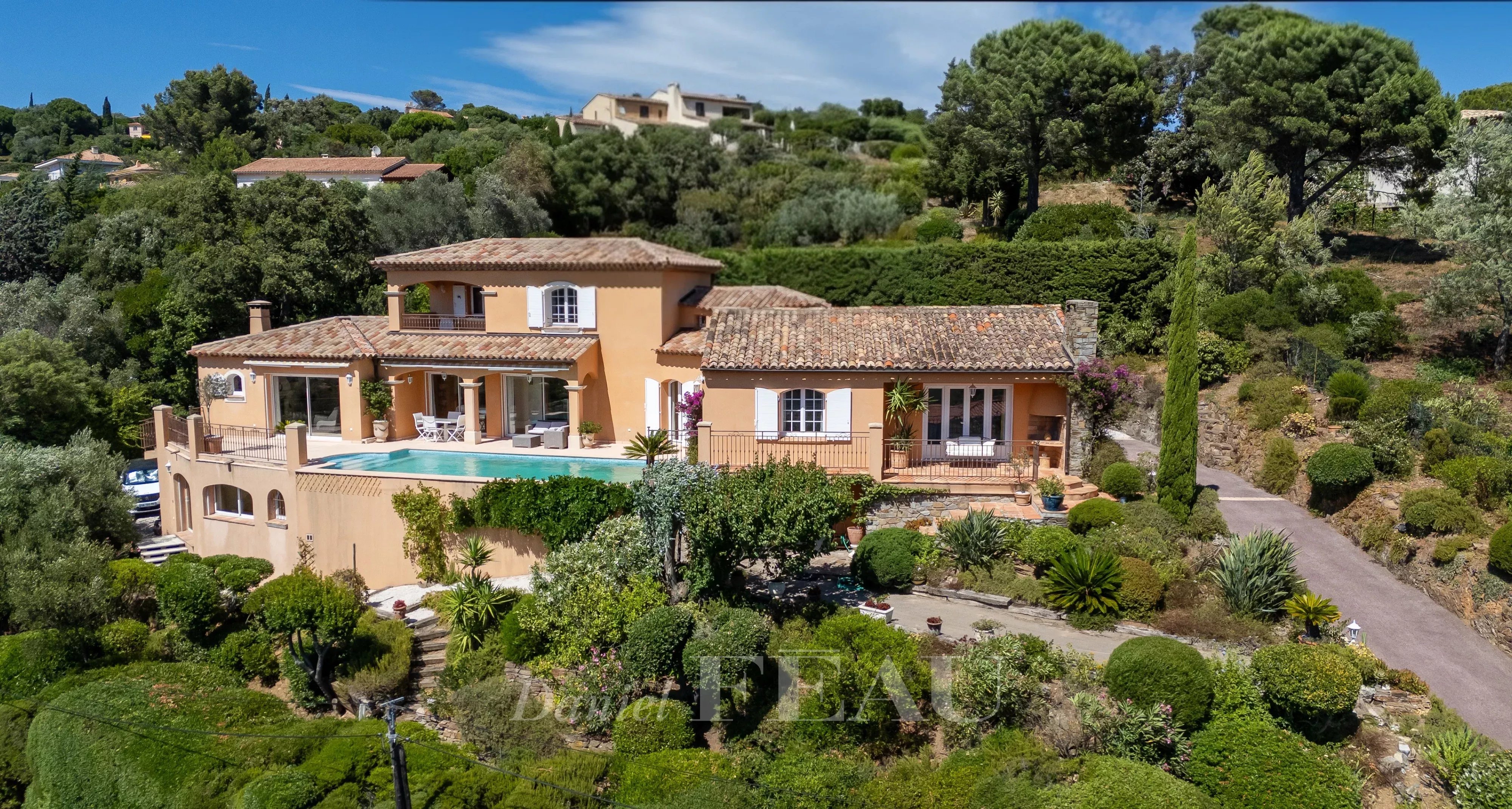 La Croix Valmer – A spacious villa commanding a sea view