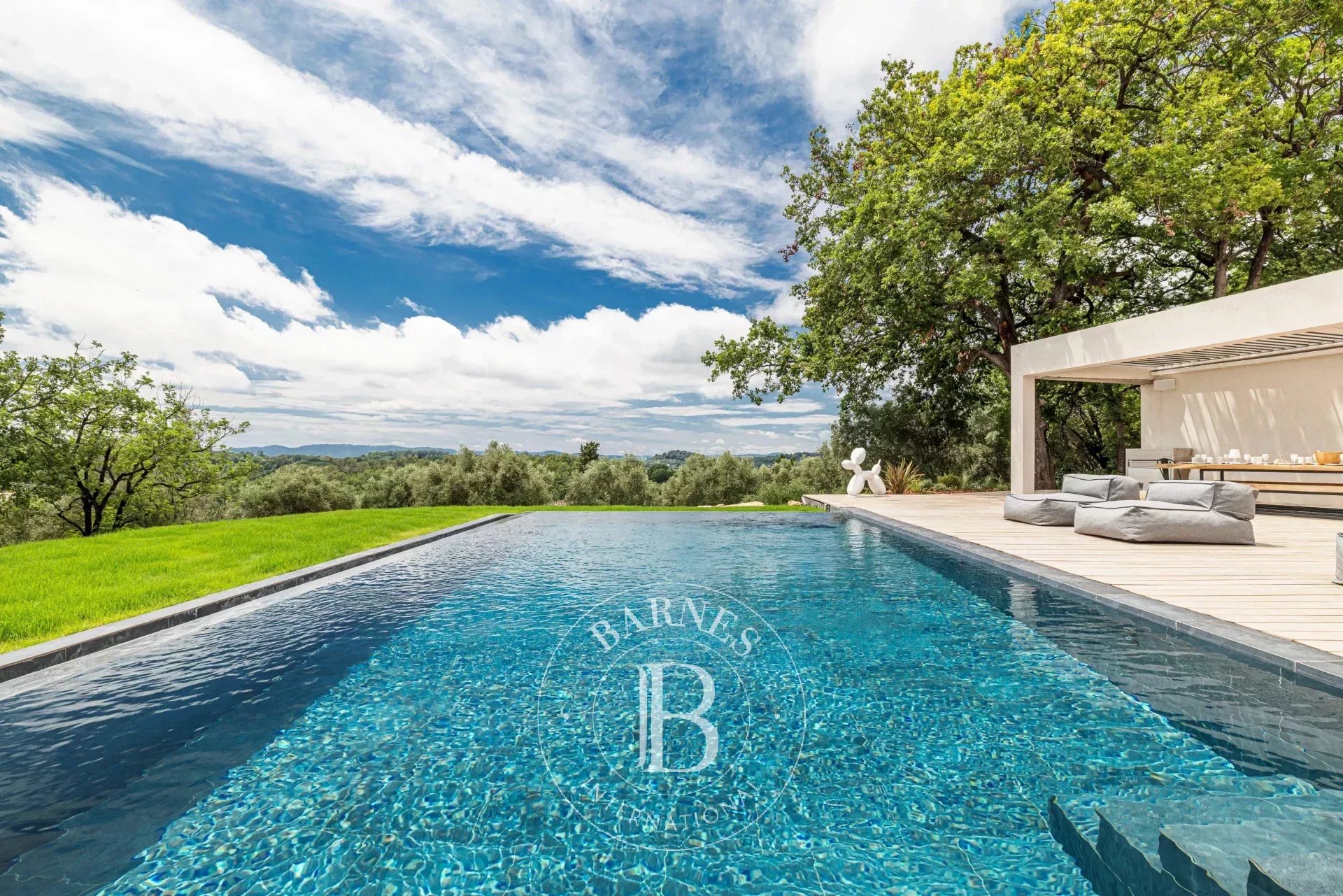 Opio - secure estate - new contemporary home