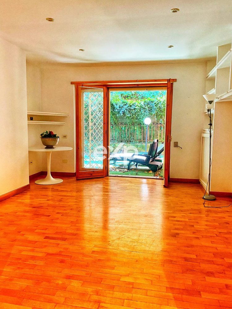 Appartamento Elegante con Tutti i Comfort a Roma Via Della Mendola