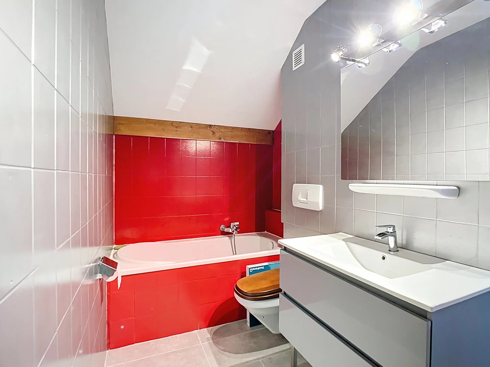 Maison vaudoise avec magnifique jardin