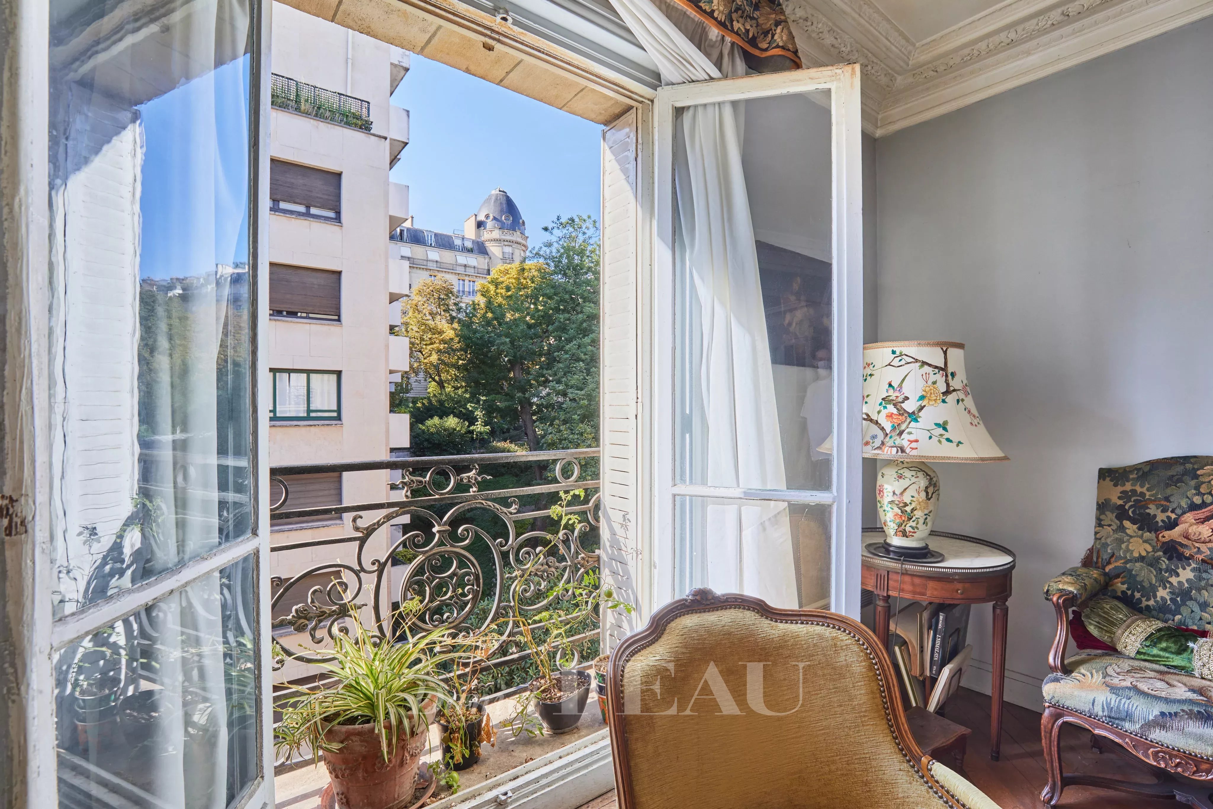 Sale Apartment Paris 16th