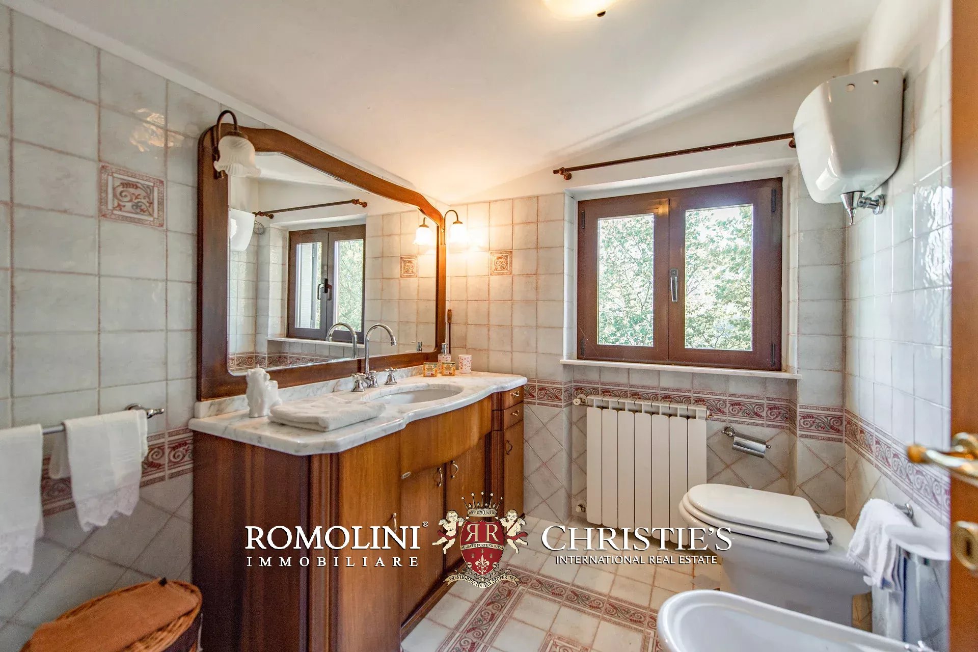 FARMHOUSE WITH PANORAMIC VIEWS FOR SALE IN TUSCANY, CAPRESE MICHELANGELO