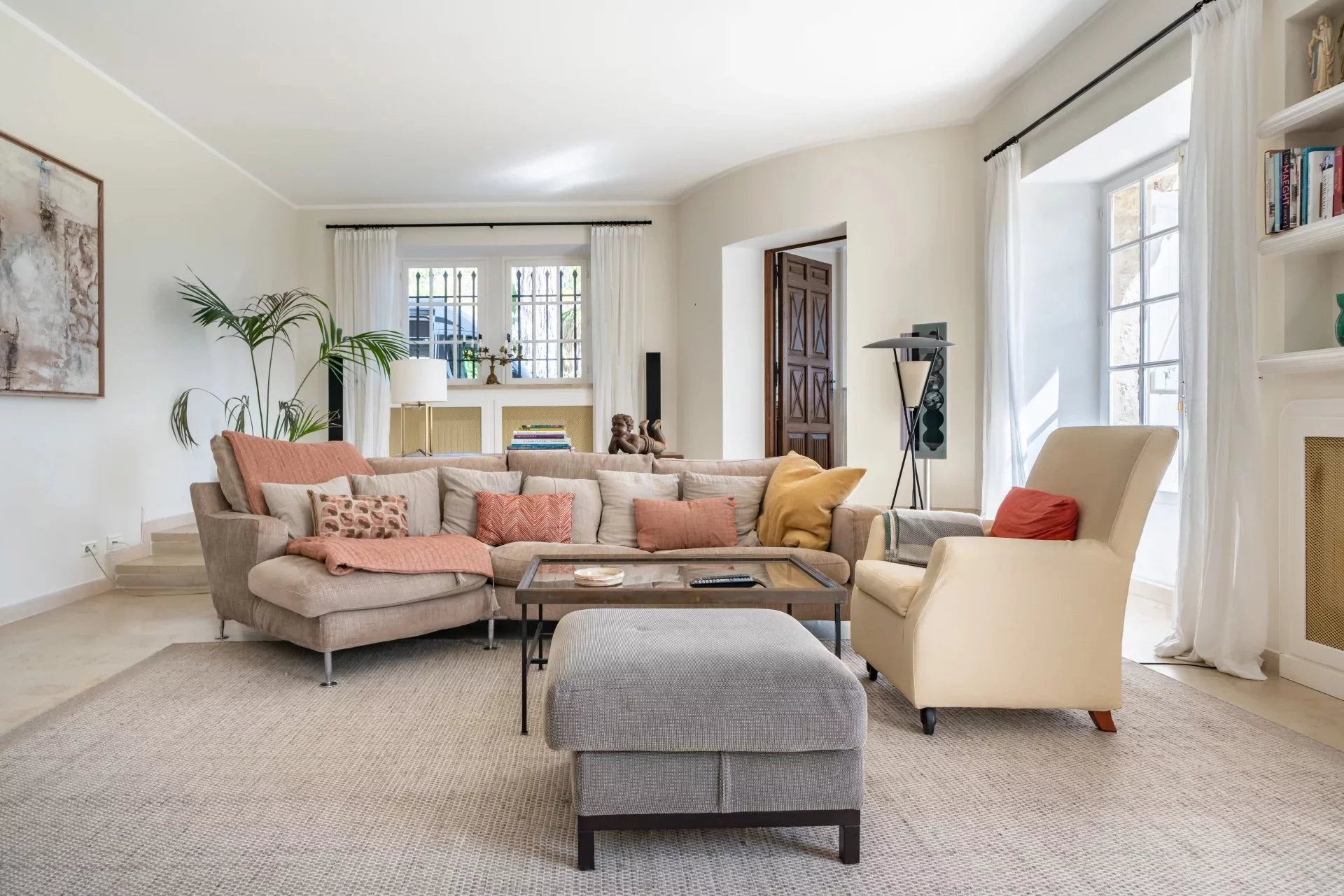 Image of Villa - 6 Bedrooms for Sale in Alpes-Maritimes-Vence-France, Image 11