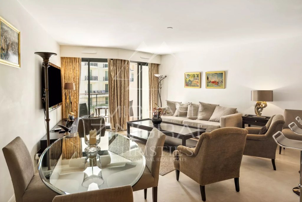 Apartment for sale in Cannes — Cannes Banane - 3 rooms sea view