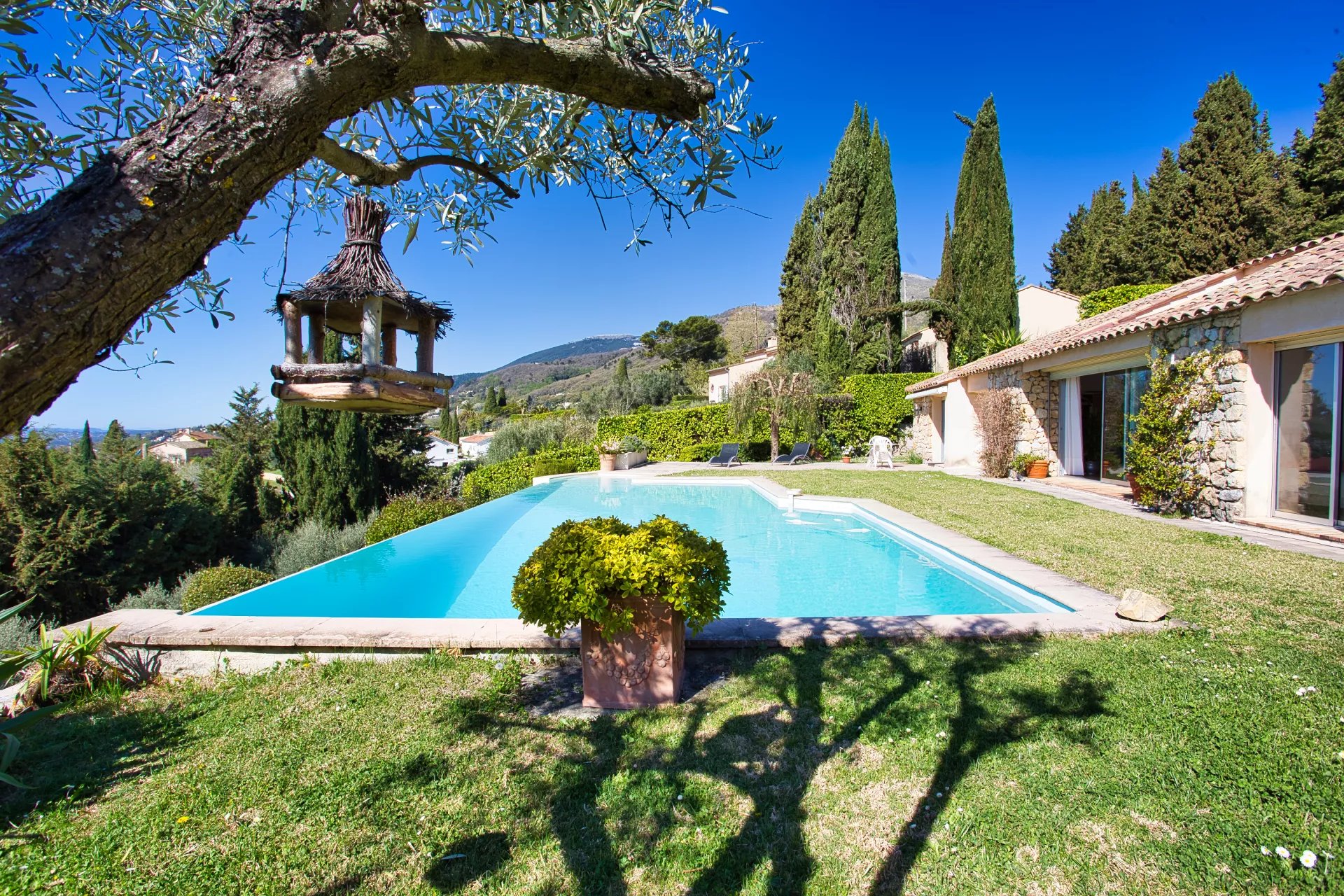 Sulla Costa Azzurra, Vence magnifica villa con vista panoramica sul mare
