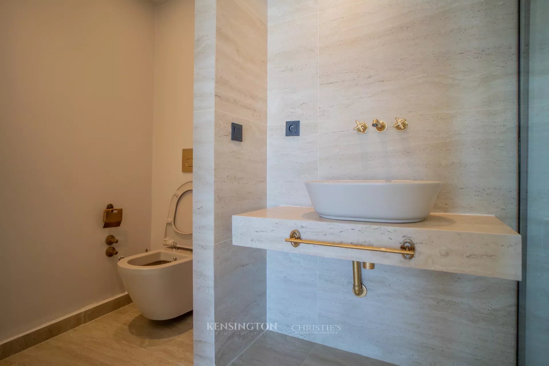 8 Bedroom Villa/Townhouse's Image 35