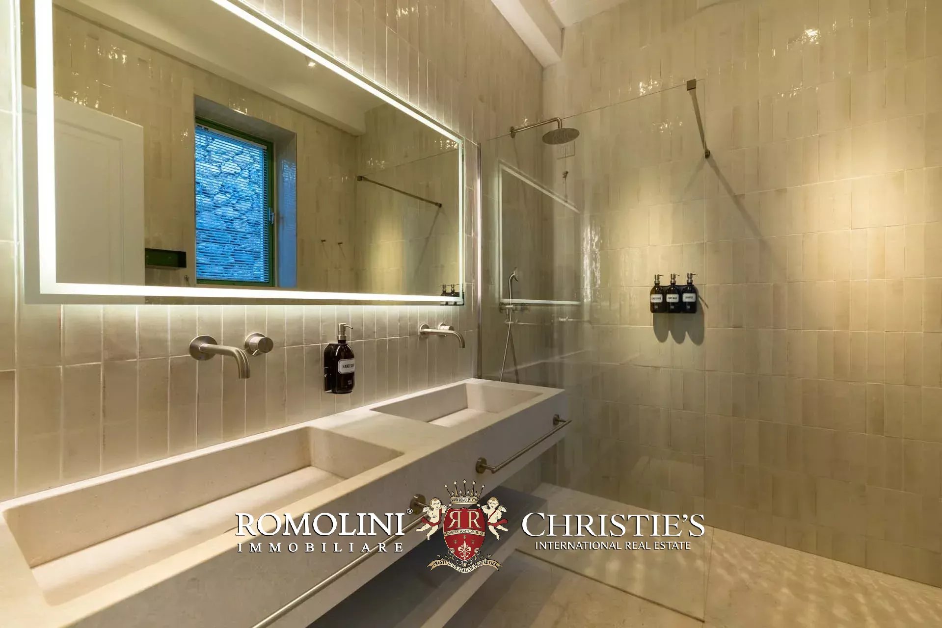 8 Bedroom Villa/Townhouse's Image 128