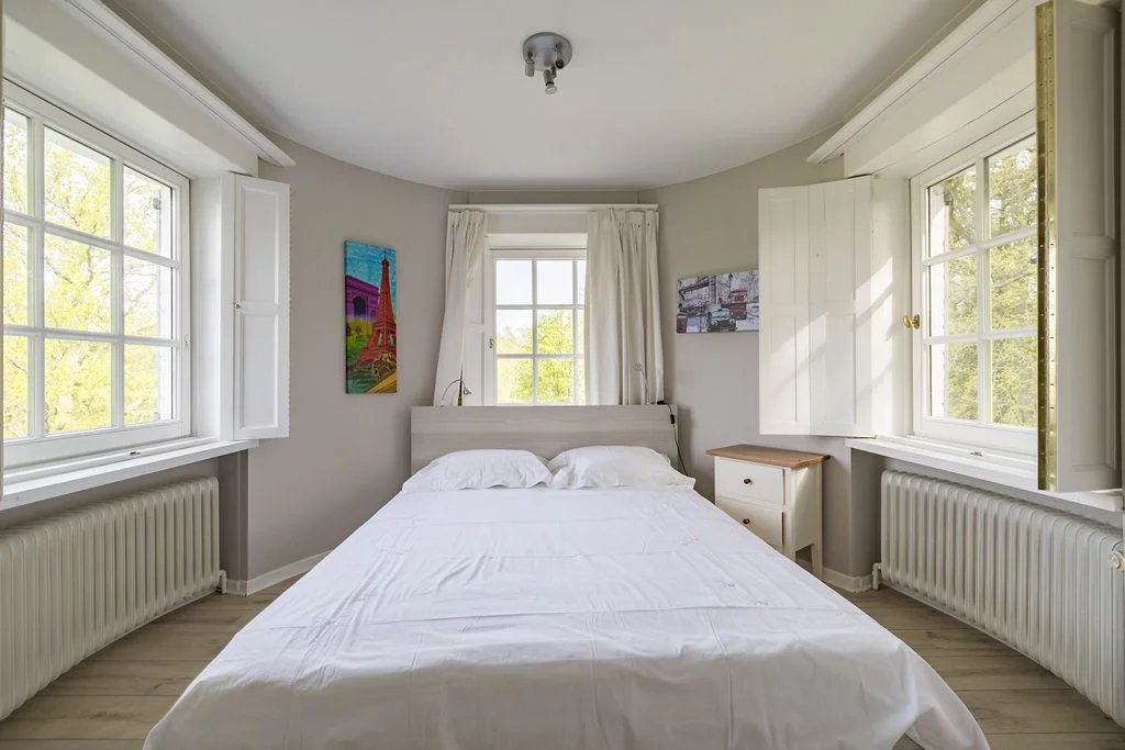 OPTIE - Lipszyc villa gerenoveerd op een privédomein van 7 ha