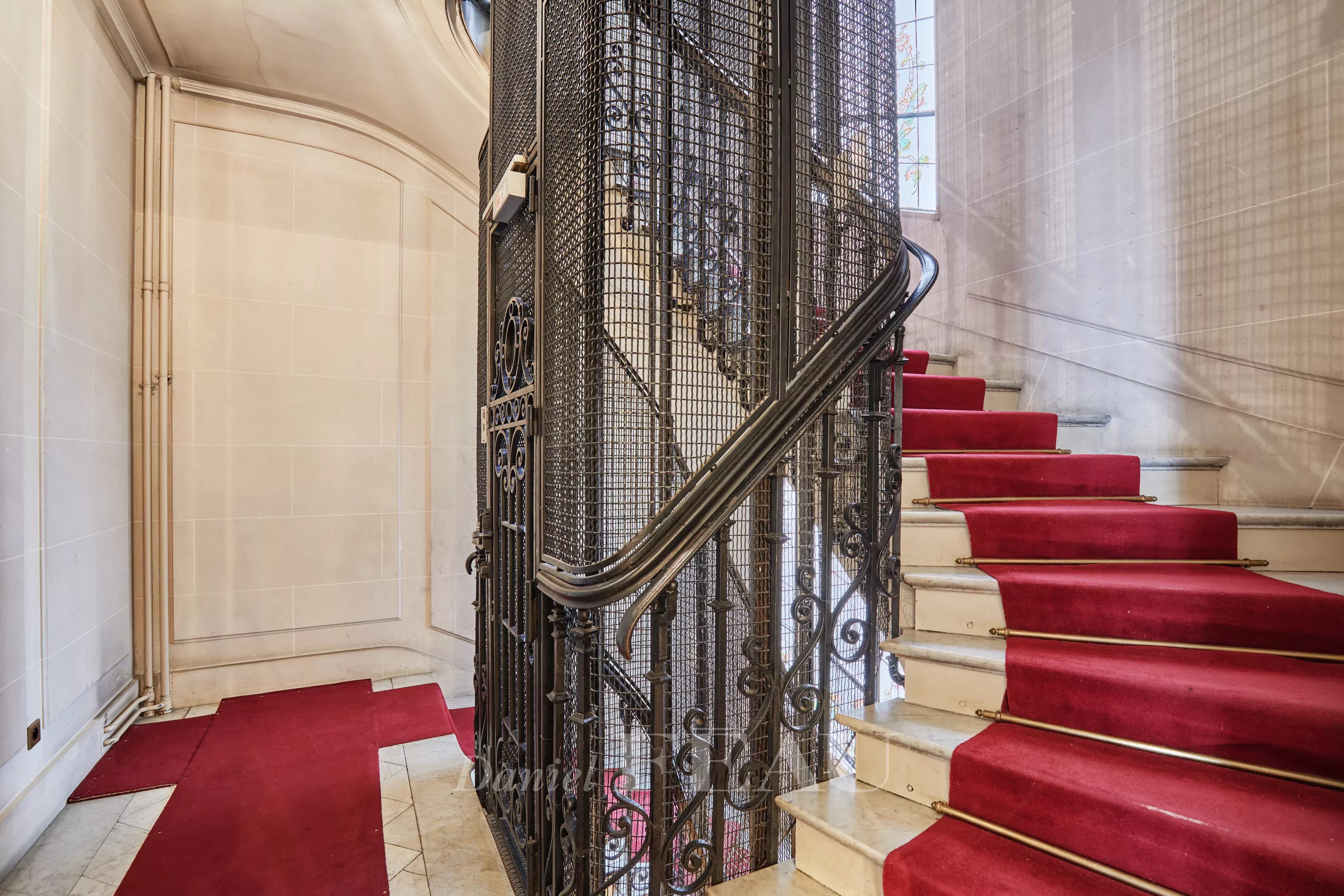 Sale Apartment Paris 16th