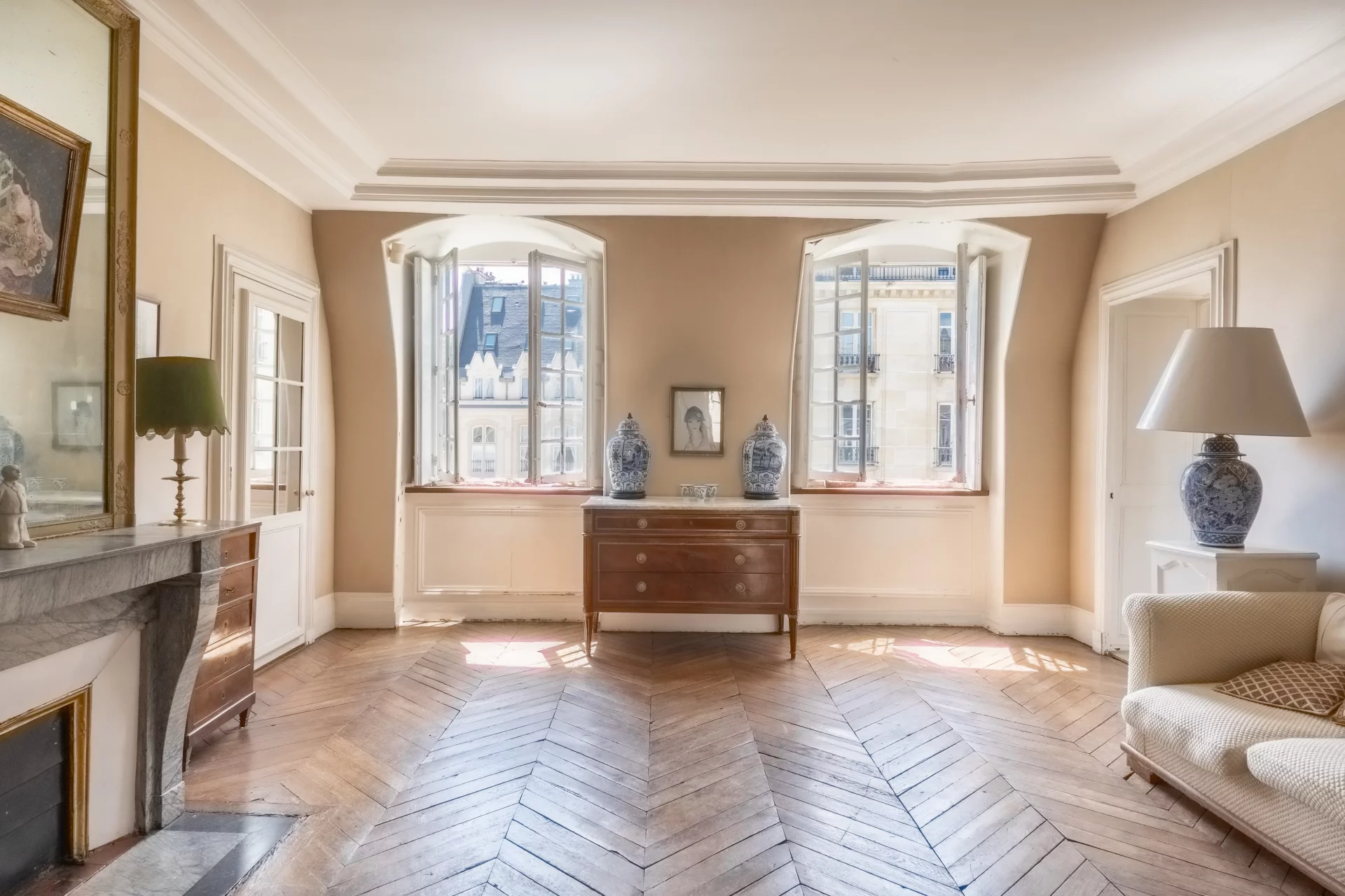 Paris 7e - UNIVERSITÉ / VERNEUIL