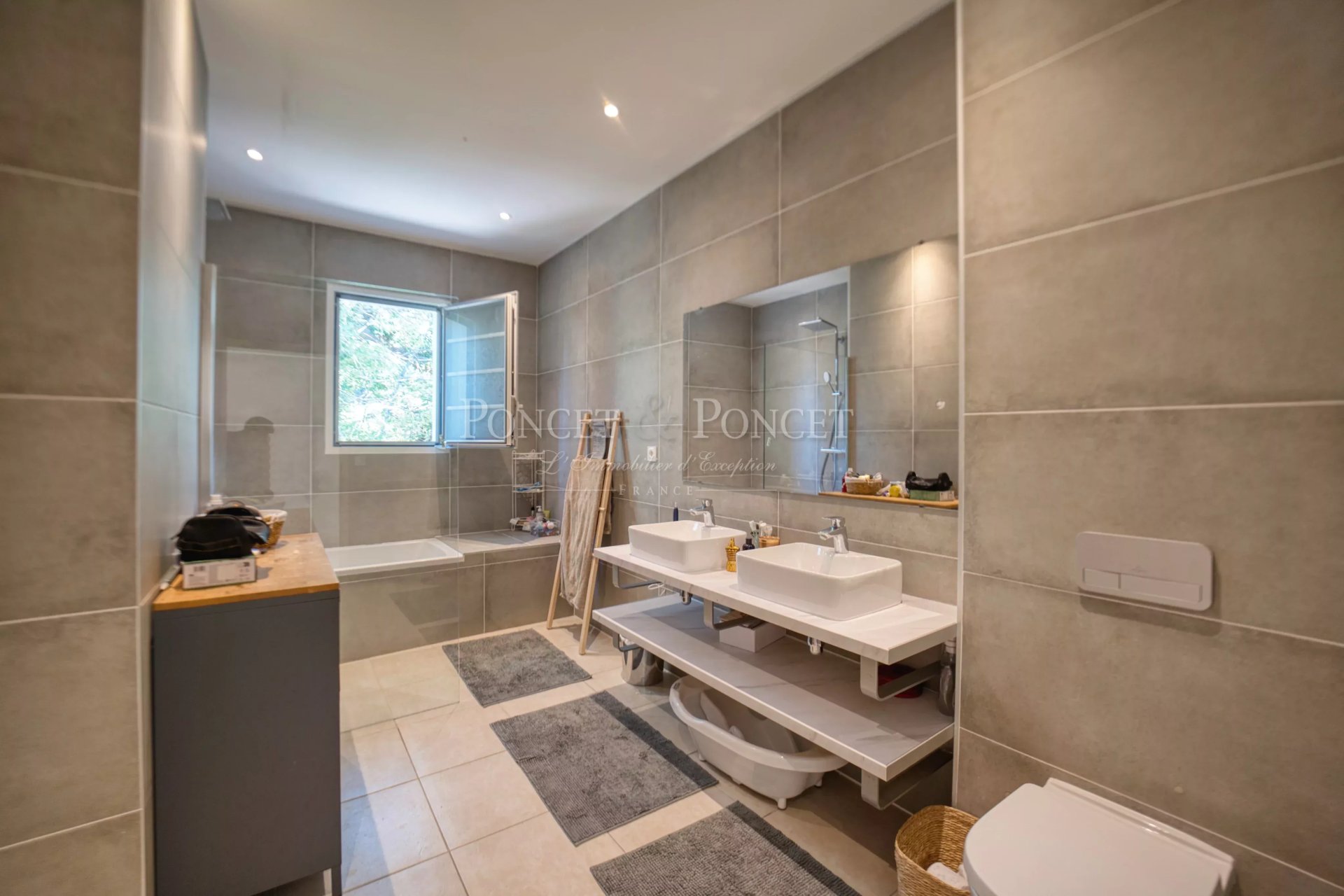 5 Bedroom Villa/Townhouse's Image 13