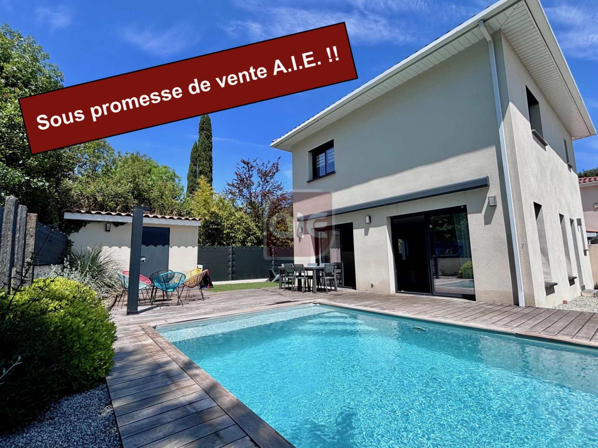 EXCLUSIVITÉ A.I.E. ! Superbe contemporaine T4 avec piscine
