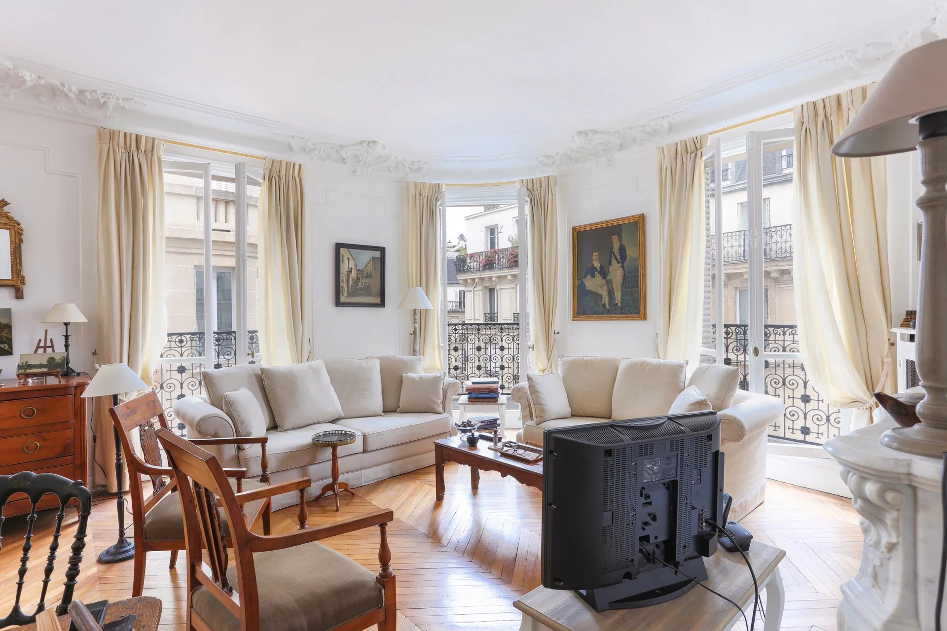 FAMILIAL ETAGE ELEVE  BALCON