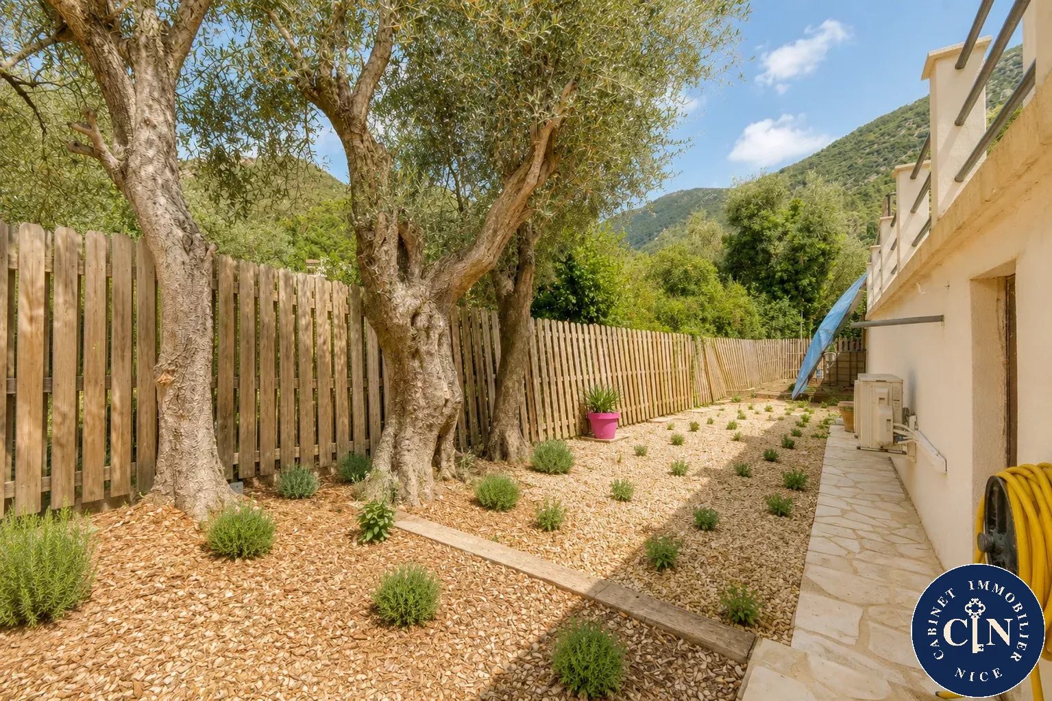 5 pièces 115 m² - Piscine poutres apparentes - Peille — photo 5