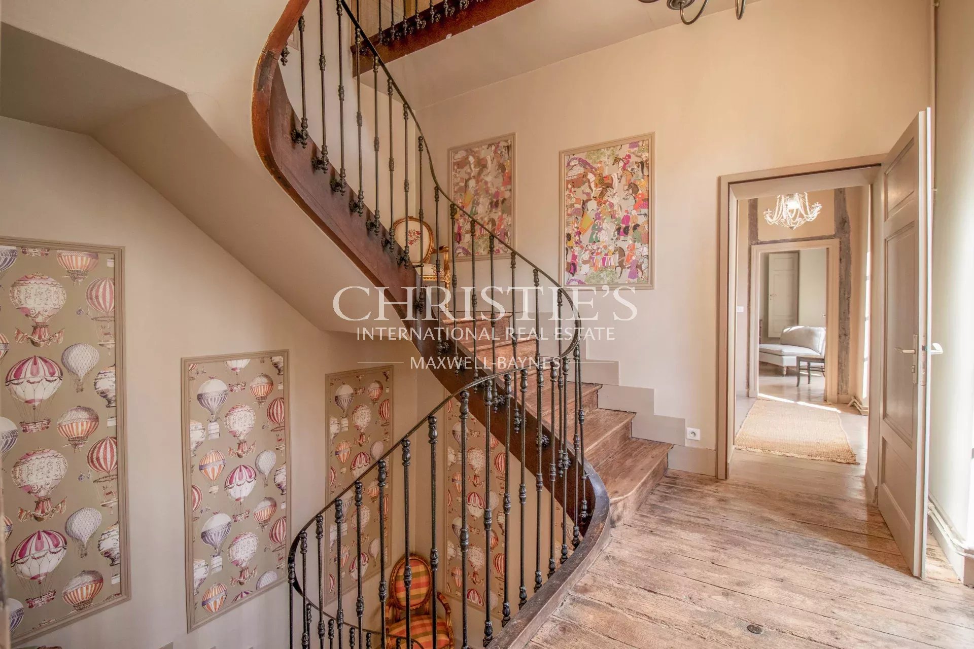10 Bedroom Chateau's Image 7