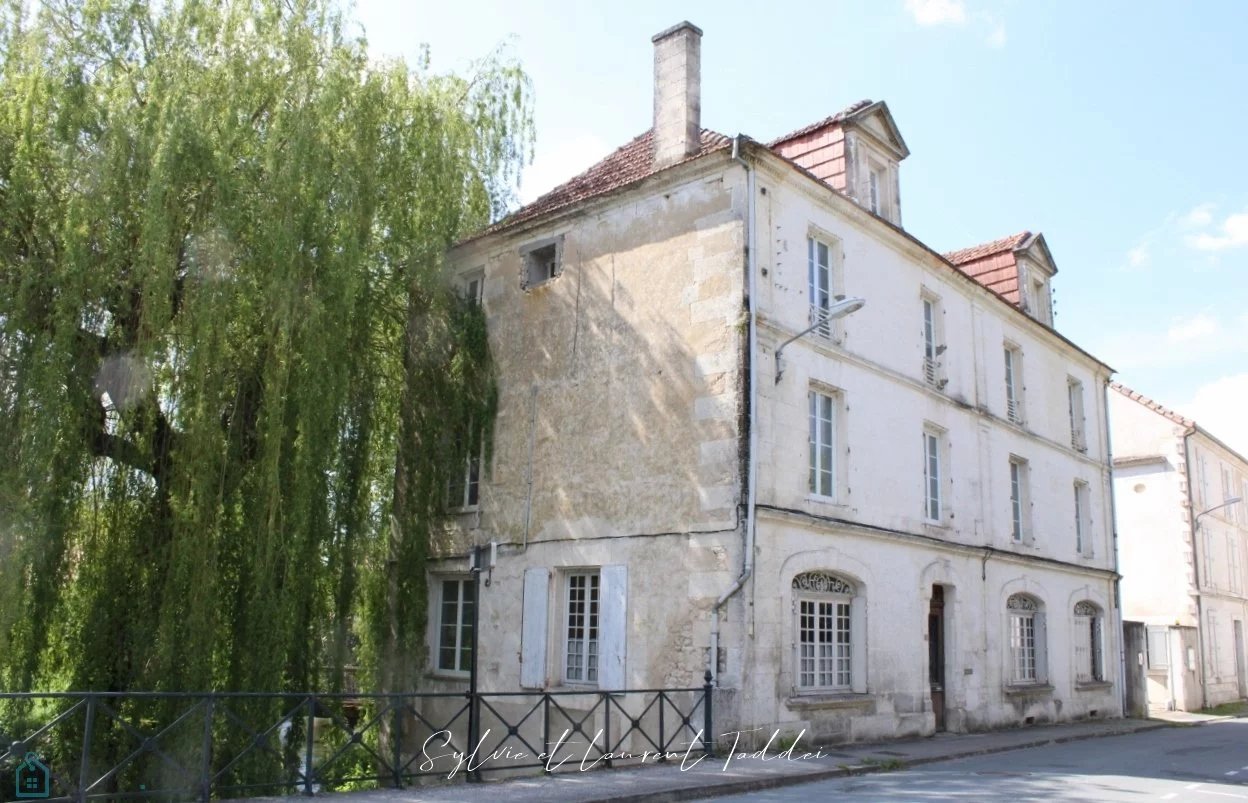 GRANDE MAISON BOURGEOISE A RENOVER