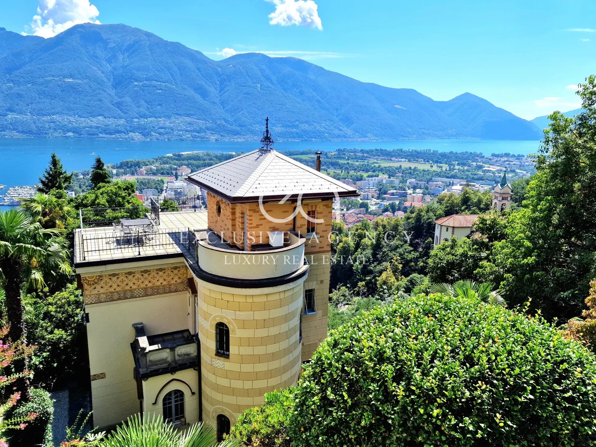 SCHWEIZ – Historische, renovierte Villa (189 m²) mit atemberaubendem Seeblick in Orselina