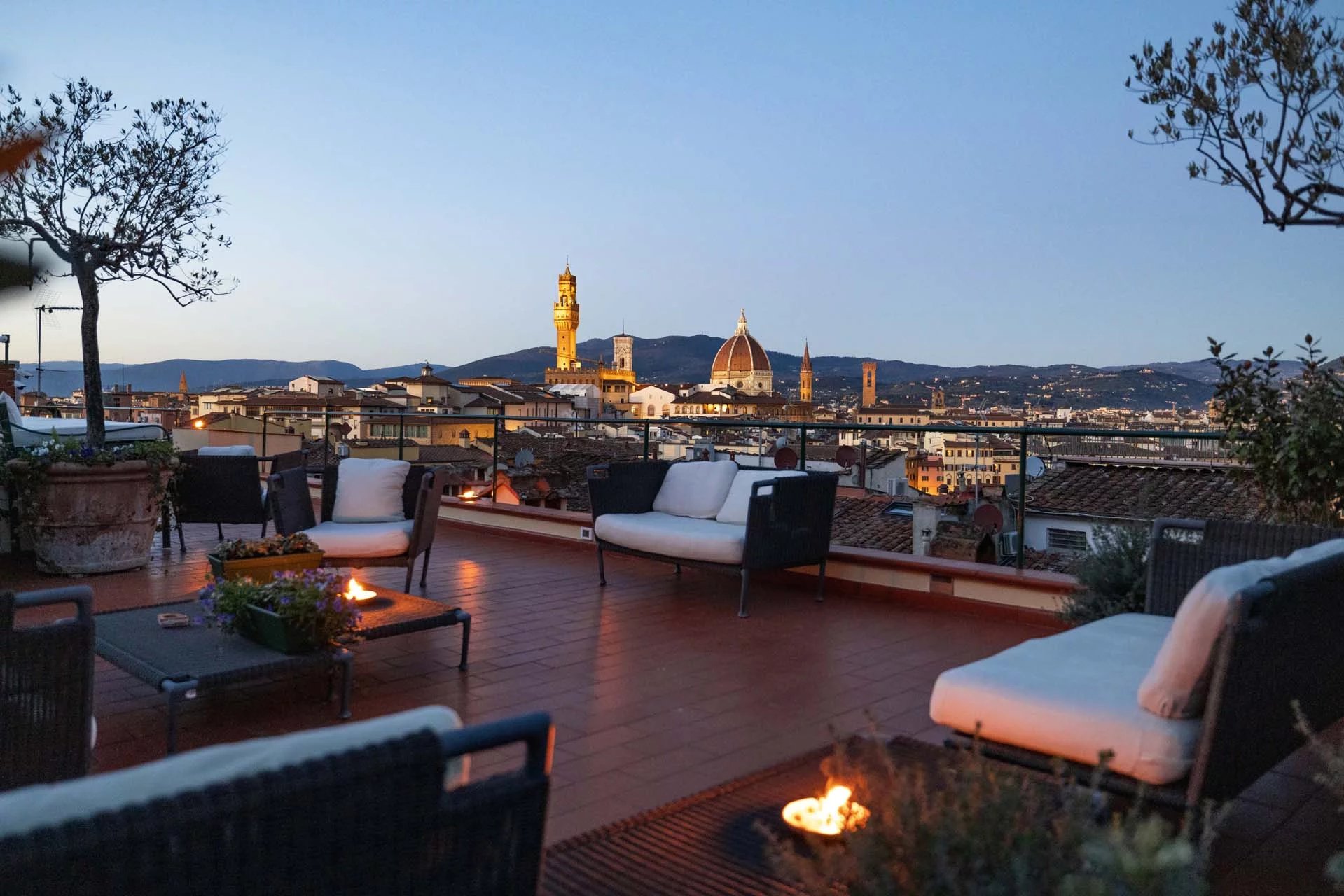 SPLENDIDO PALAZZO RISTRUTTURATO CON VISTA SUL CENTRO STORICO DI FIRENZE IN VENDITA