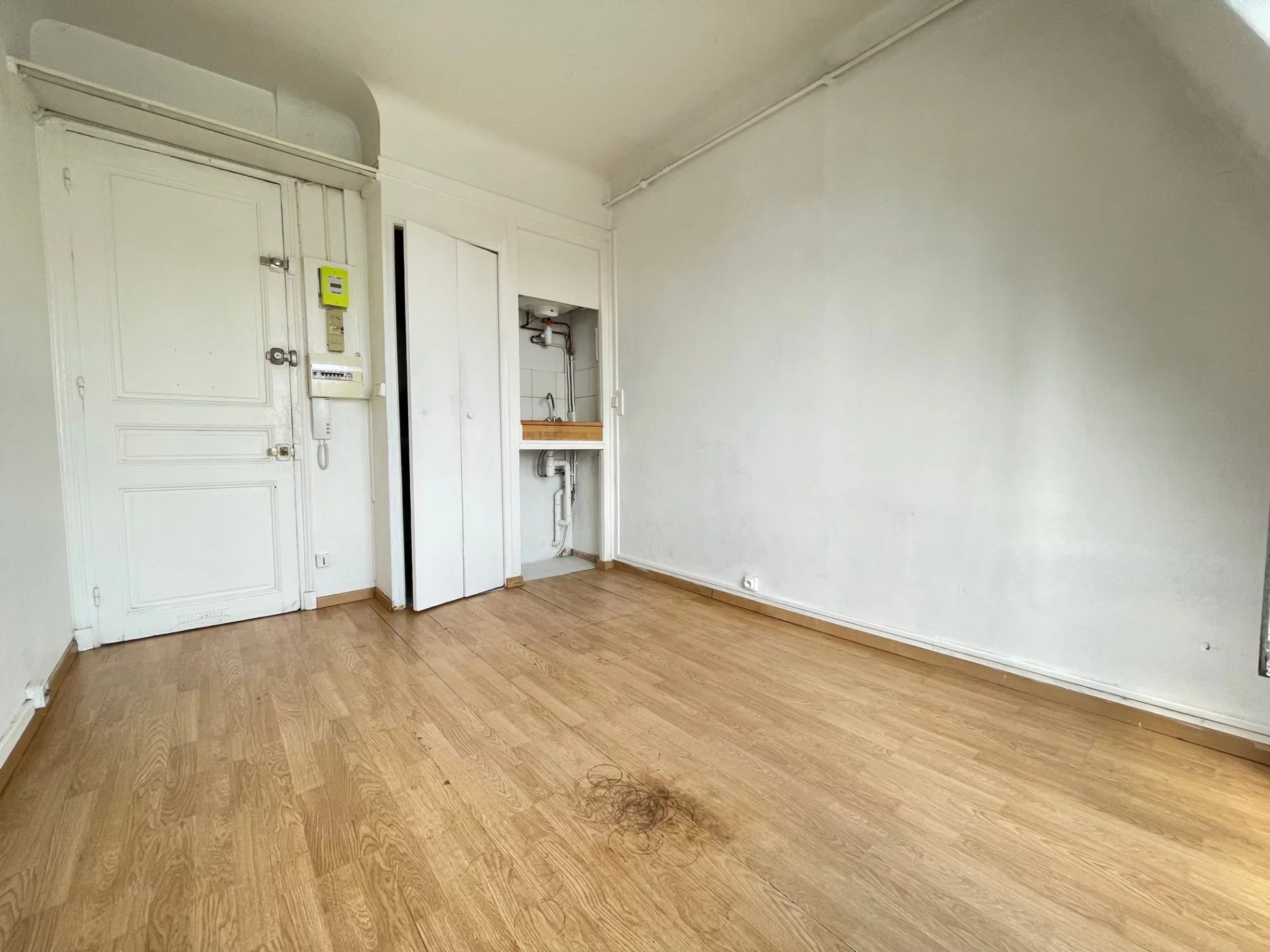 Studette avec acsenceur ! Neuilly sur seine !