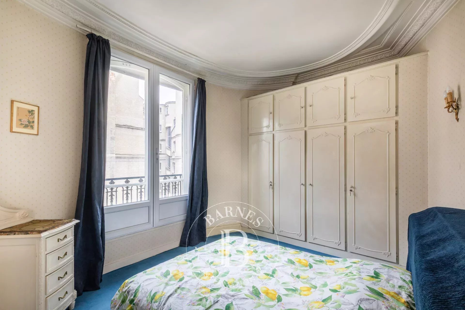 Paris 16 - La Muette - Upper floor - Dual-aspect - 1 bedroom