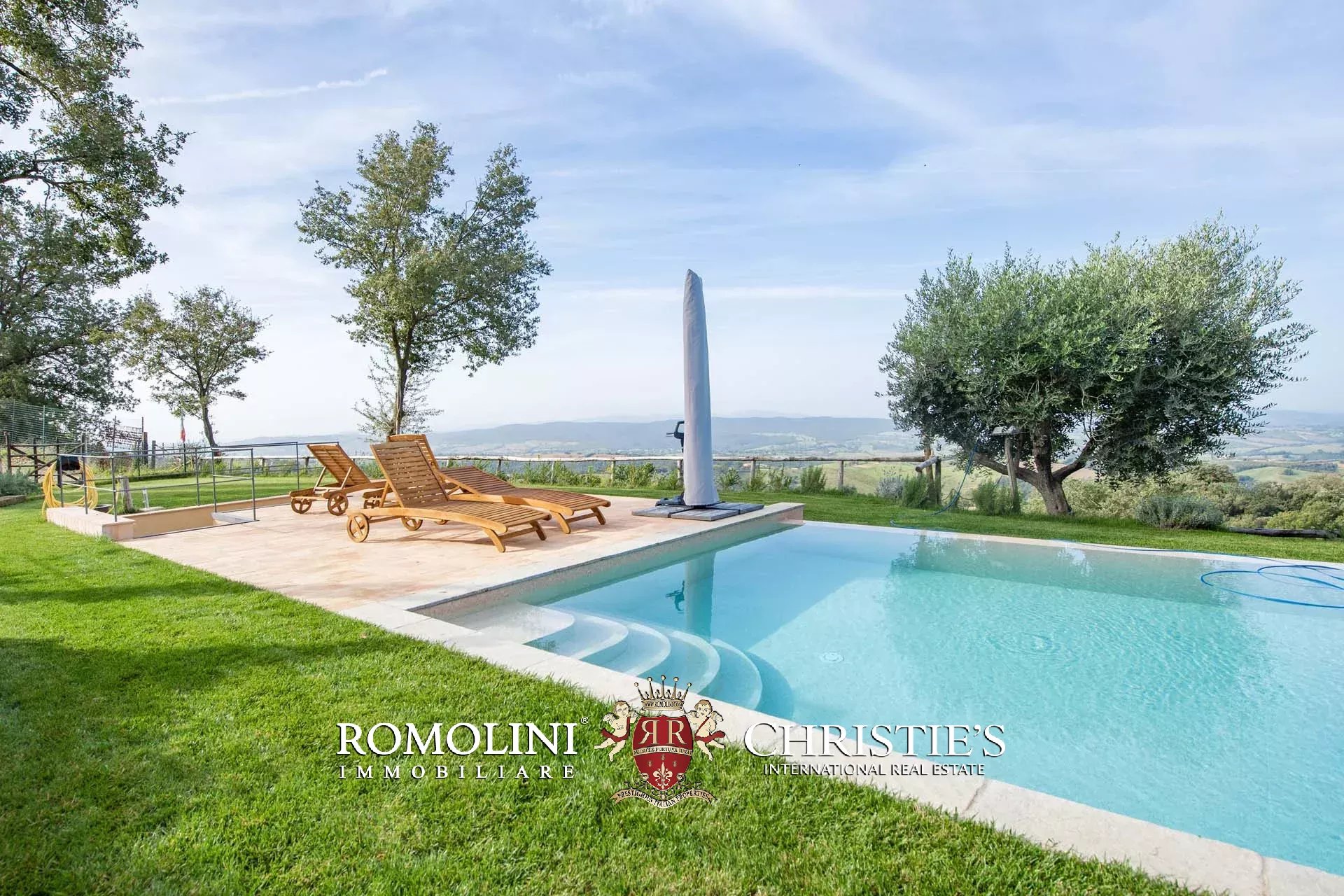 6 Bedroom Villa/Townhouse's Image 22