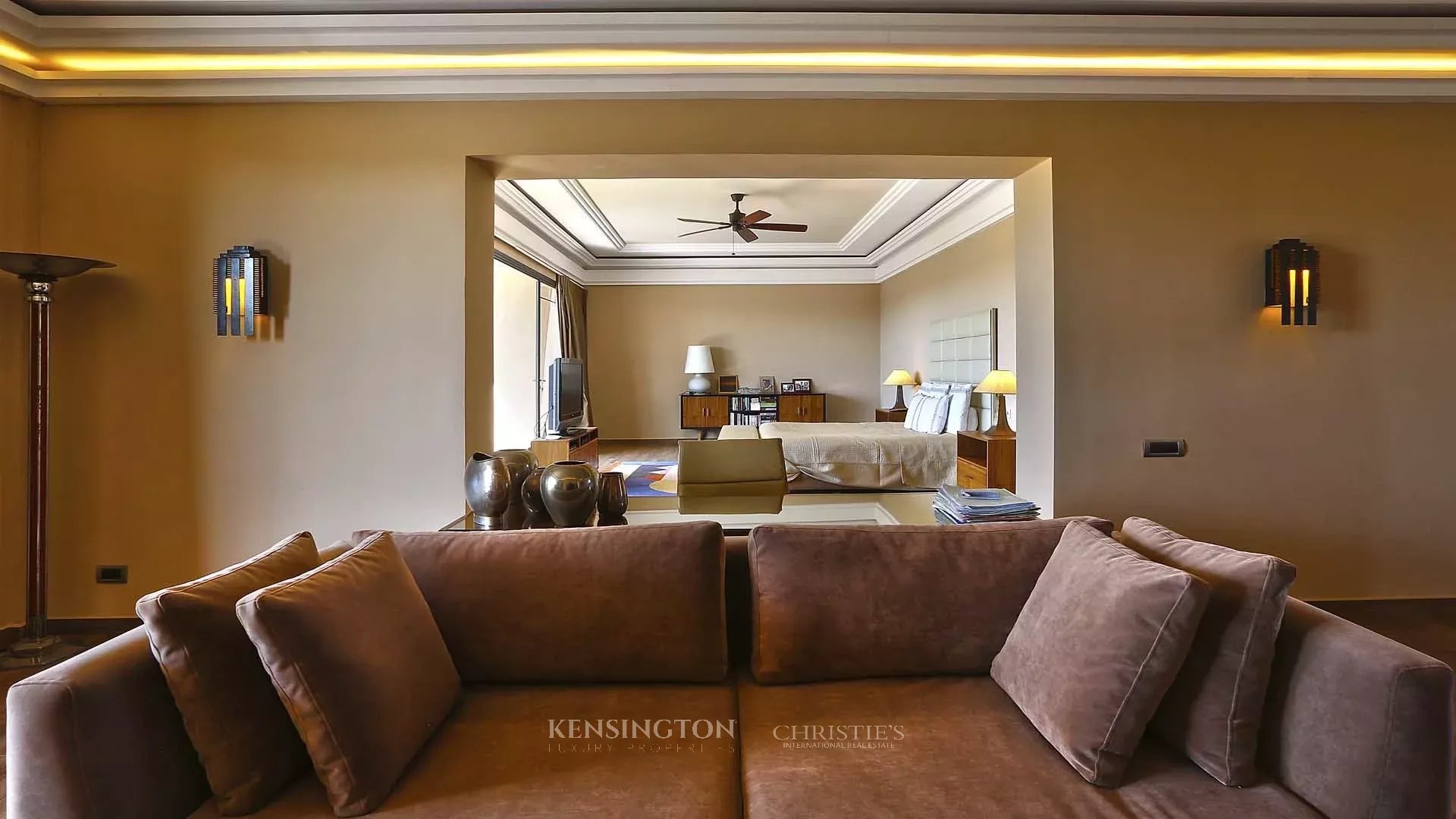 8 Bedroom Villa/Townhouse's Image 18