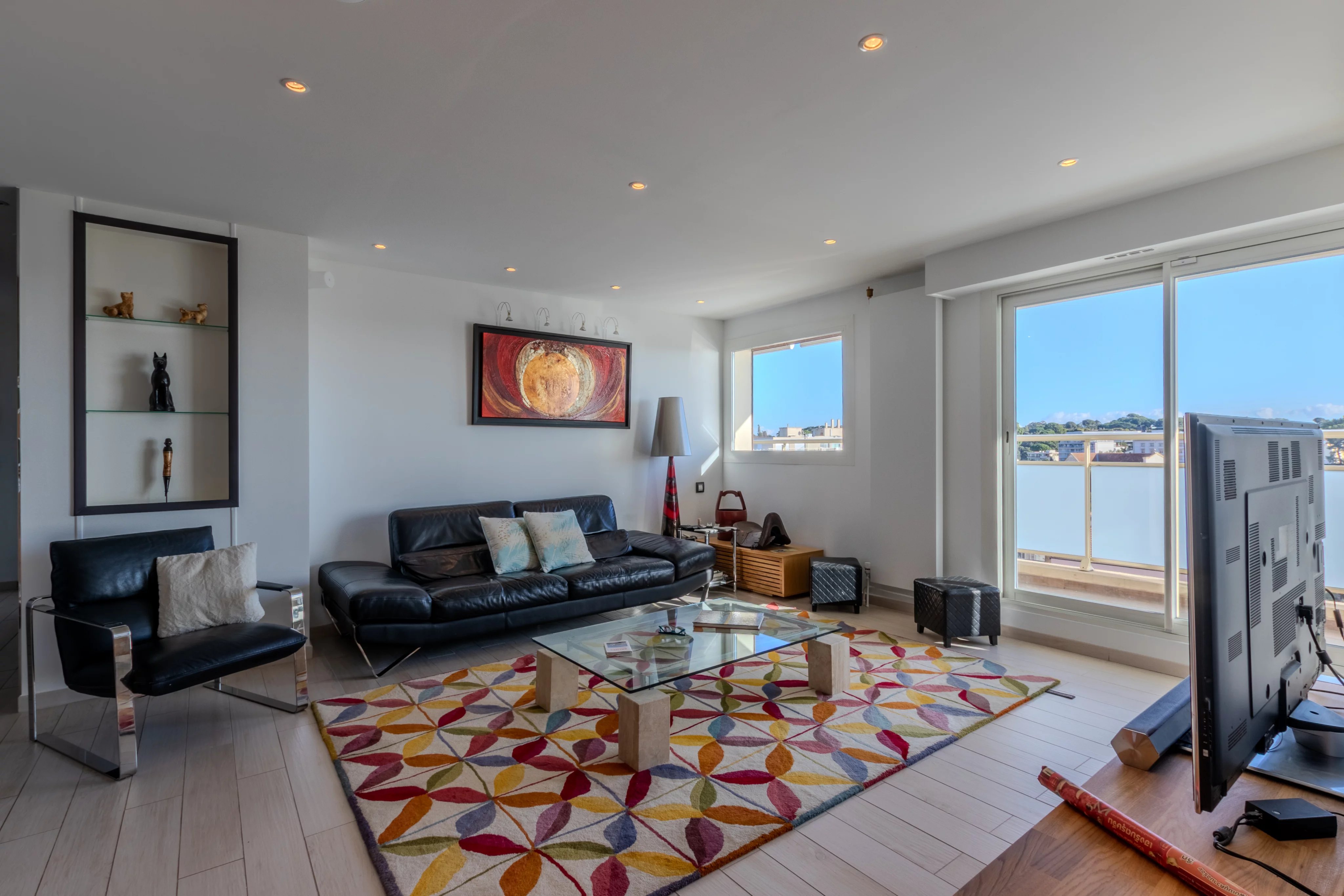 Juan les Pins | Top floor apartment with sea view