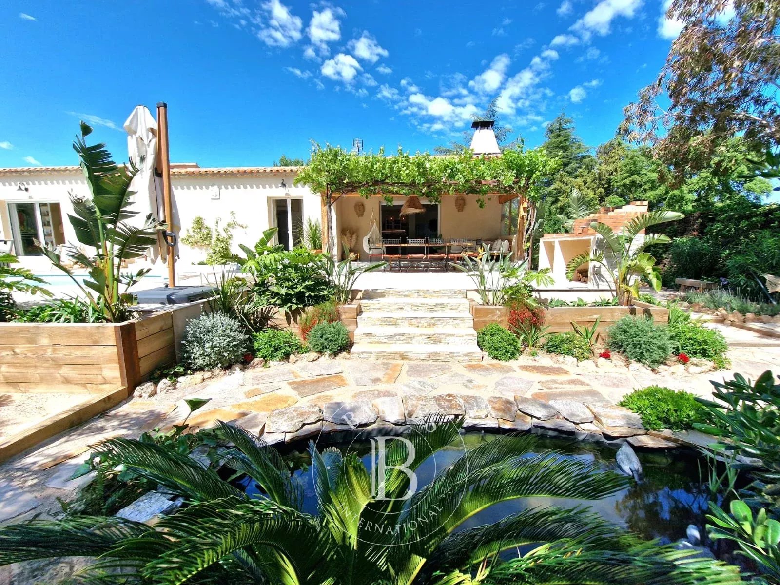 Villa Grimaud  -  ref 85319303 (picture 1)