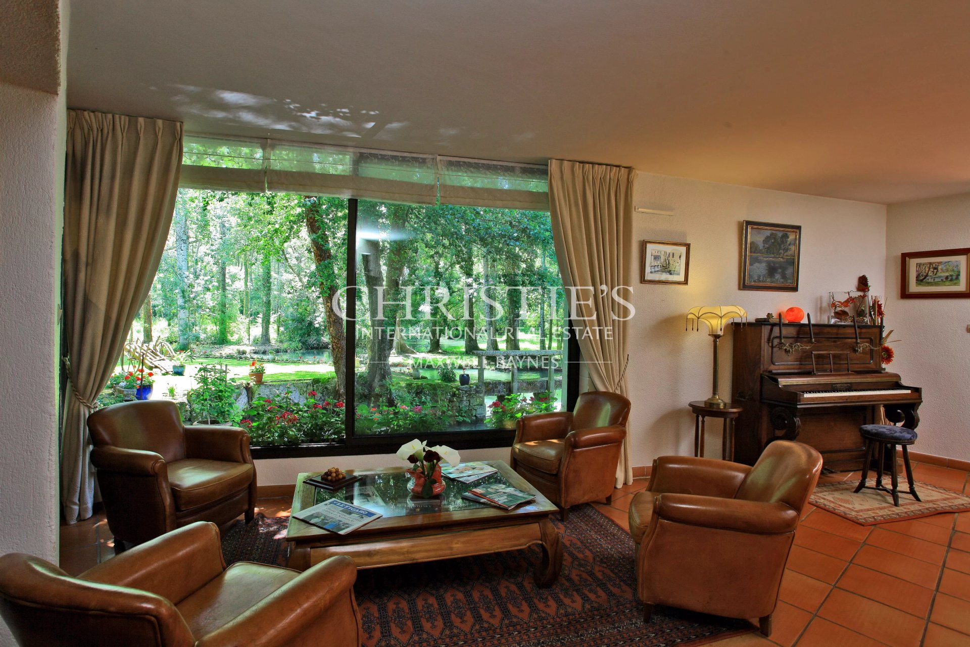 14 Bedroom Villa/Townhouse's Image 3