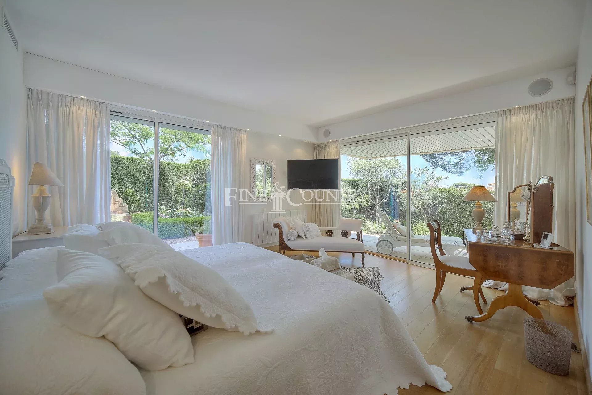 Photo of Apartment for sale in Cannes with Sea Views