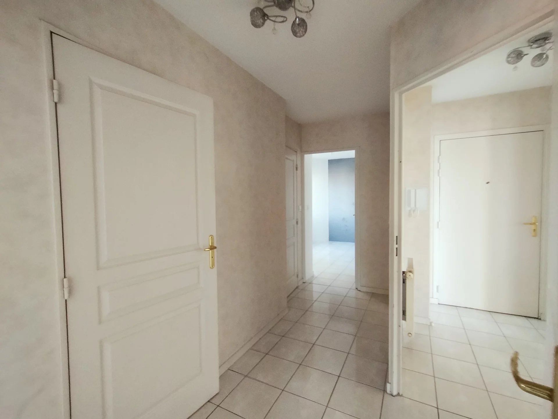 483223 Location Lyon 8ème