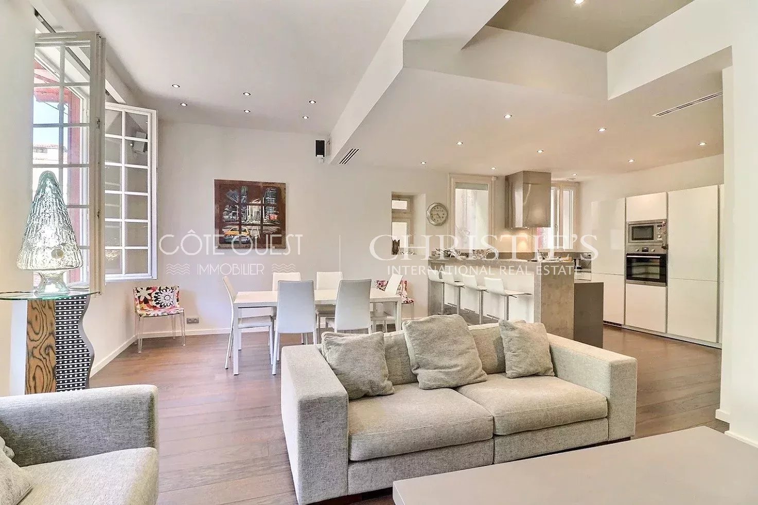 For sale Saint-Jean-de-Luz - Renovated apartment in the heart of town near the beach