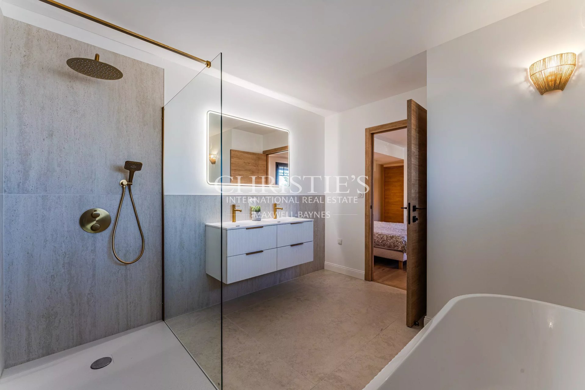 4 Bedroom Villa/Townhouse's Image 16