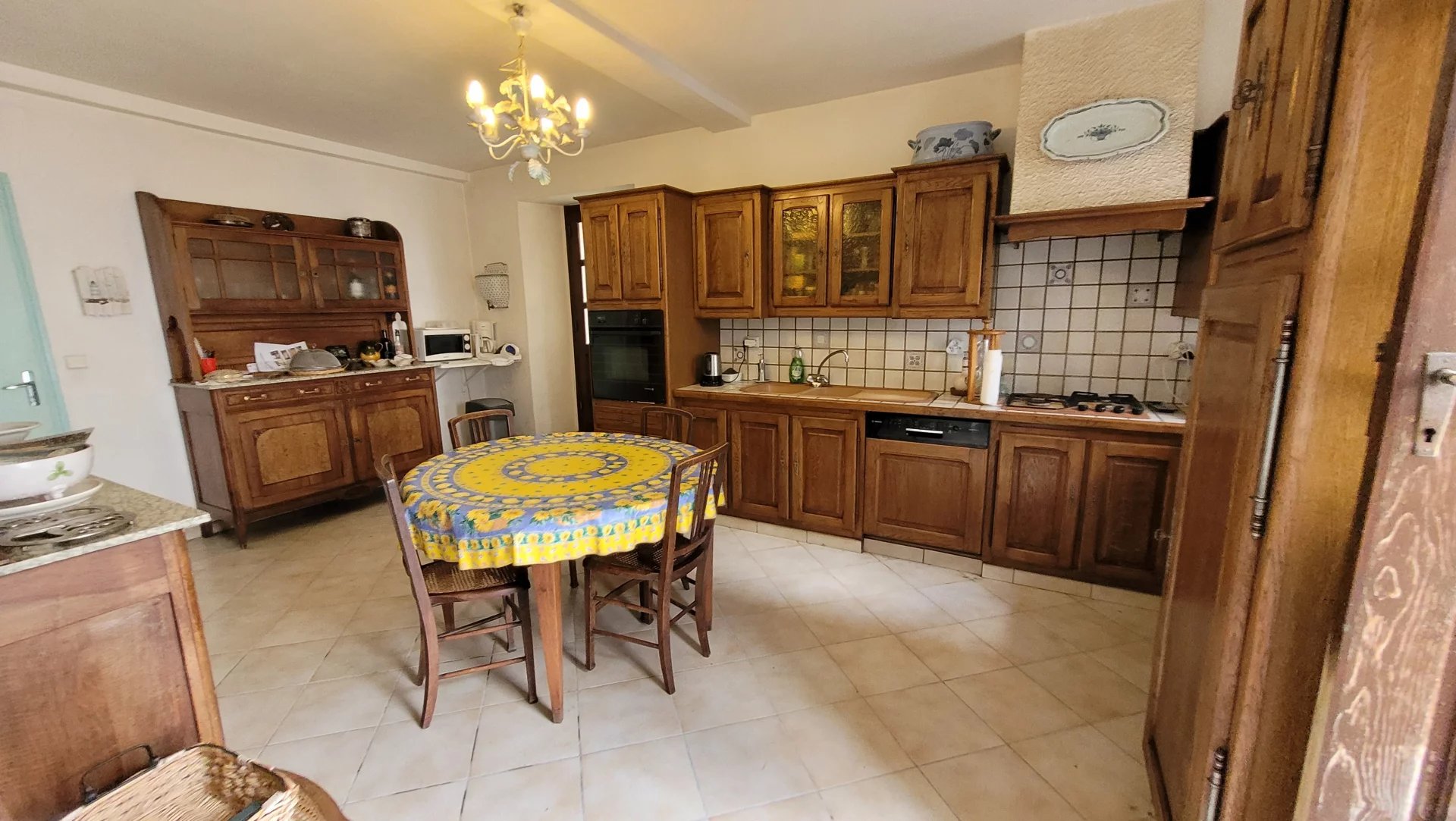 LESTELLE BETHARRAM, A VENDRE, ENSEMBLE IMMOBILIER de 520 m²  sur une parcelle de 2147 m²