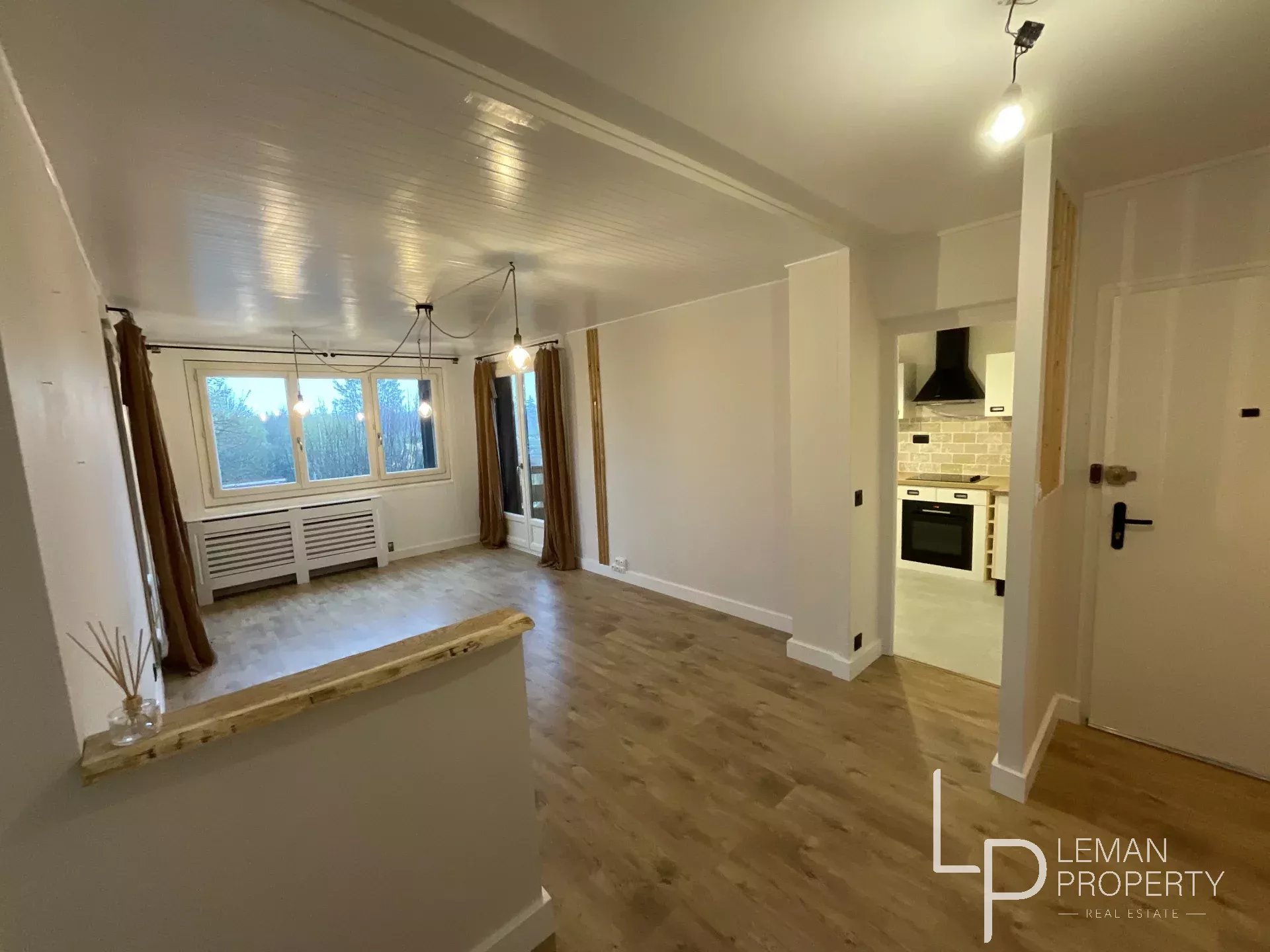 Vente de  à  au prix de 1300€