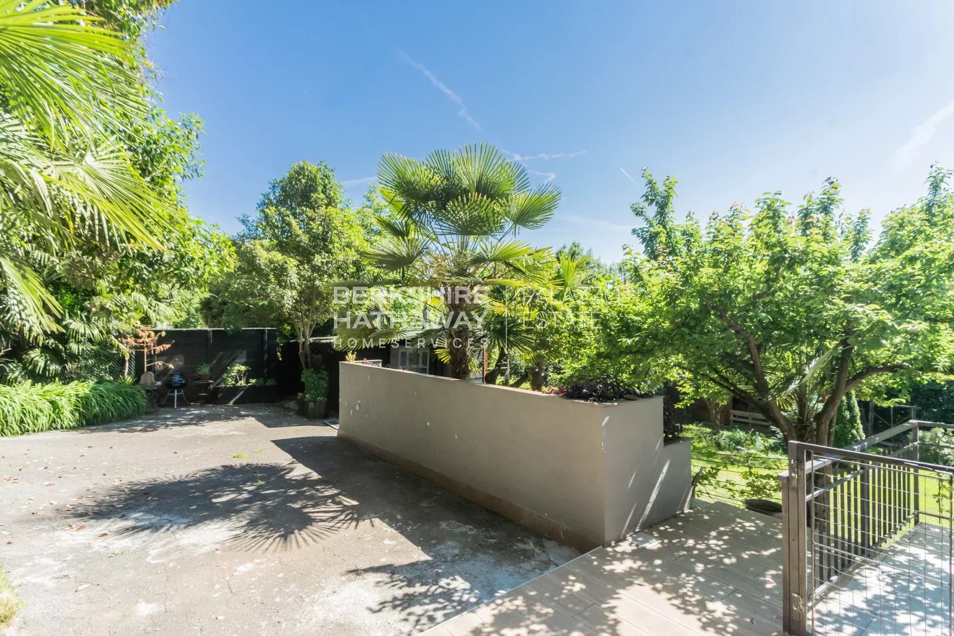 Villa bifamiliare con giardino a Biandronno, a pochi passi dal Lago di Varese