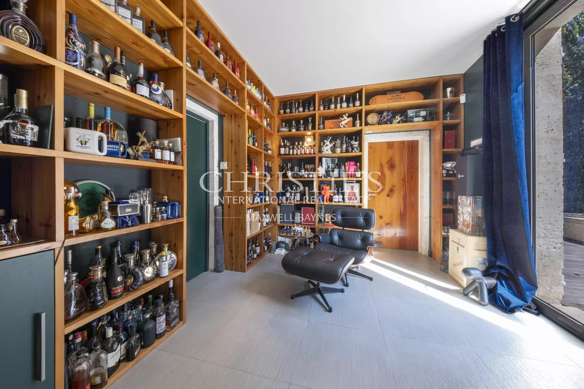 13 Bedroom Villa/Townhouse's Image 21