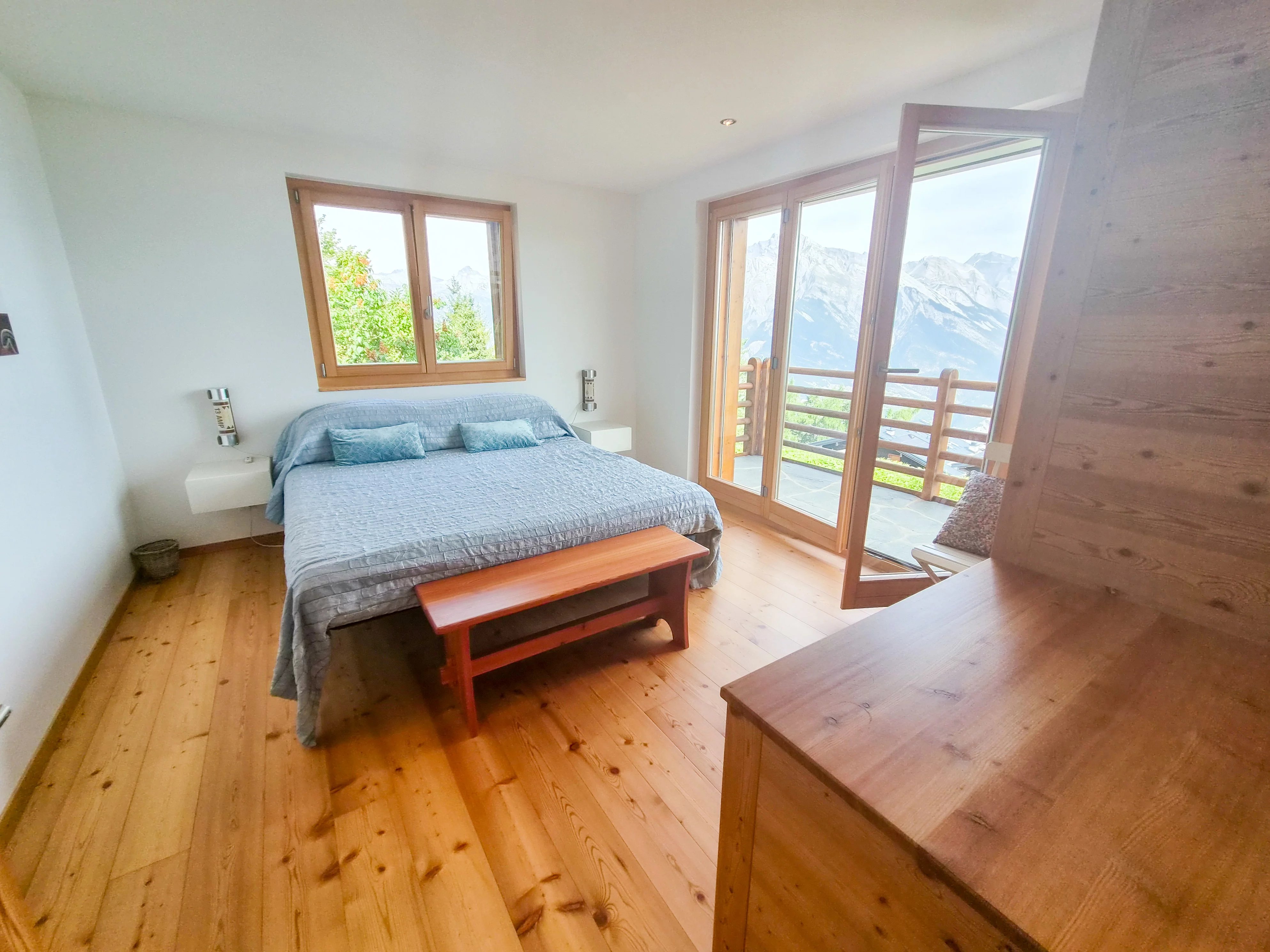 Chalet d'exception au bord du bisse et proche des pistes de skis, à Nendaz !