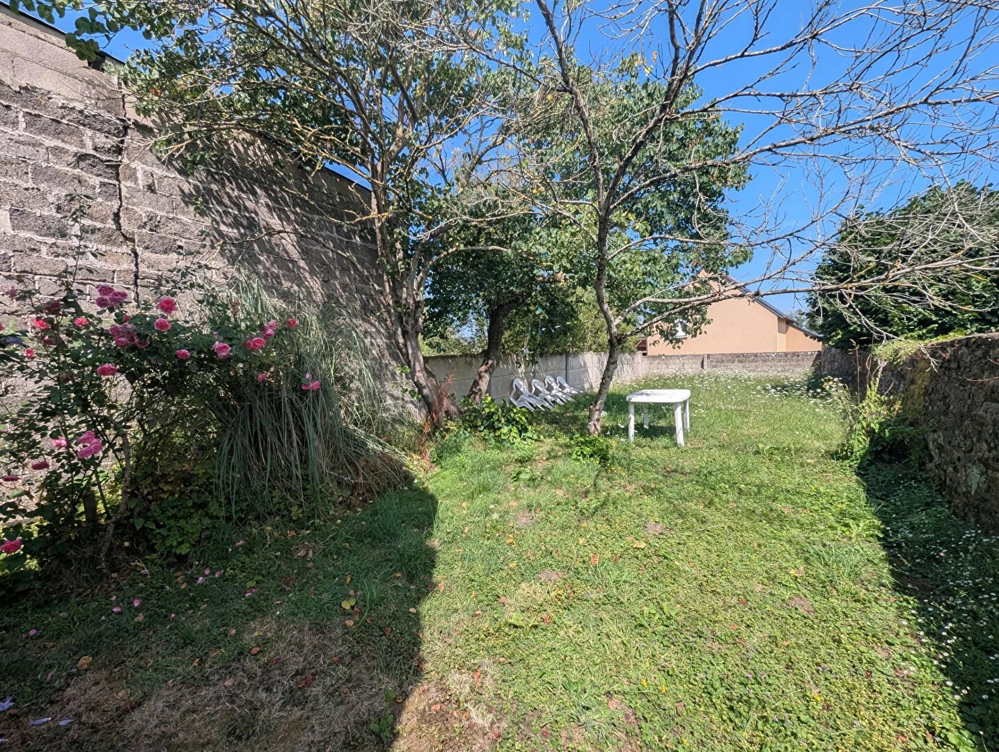 A LOUER - DOL DE BRETAGNE - MAISON - T4 BIS - 81 m² - DEUX CHAMBRES - UN BUREAU - JARDIN - DEPENDANCES