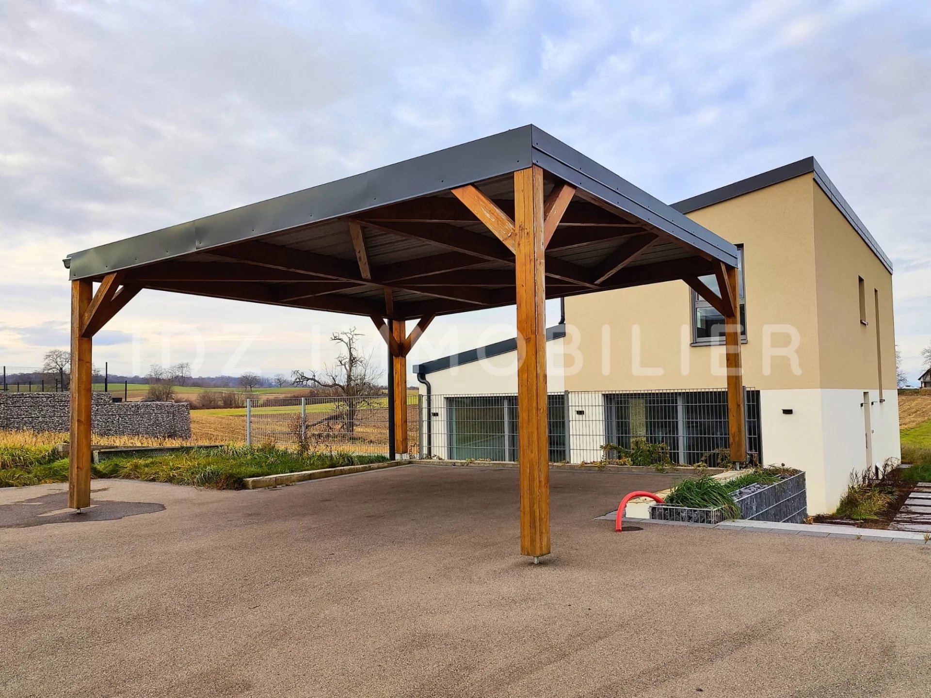 MAISON 140m2 ETAT NEUF SUR 5 ARES