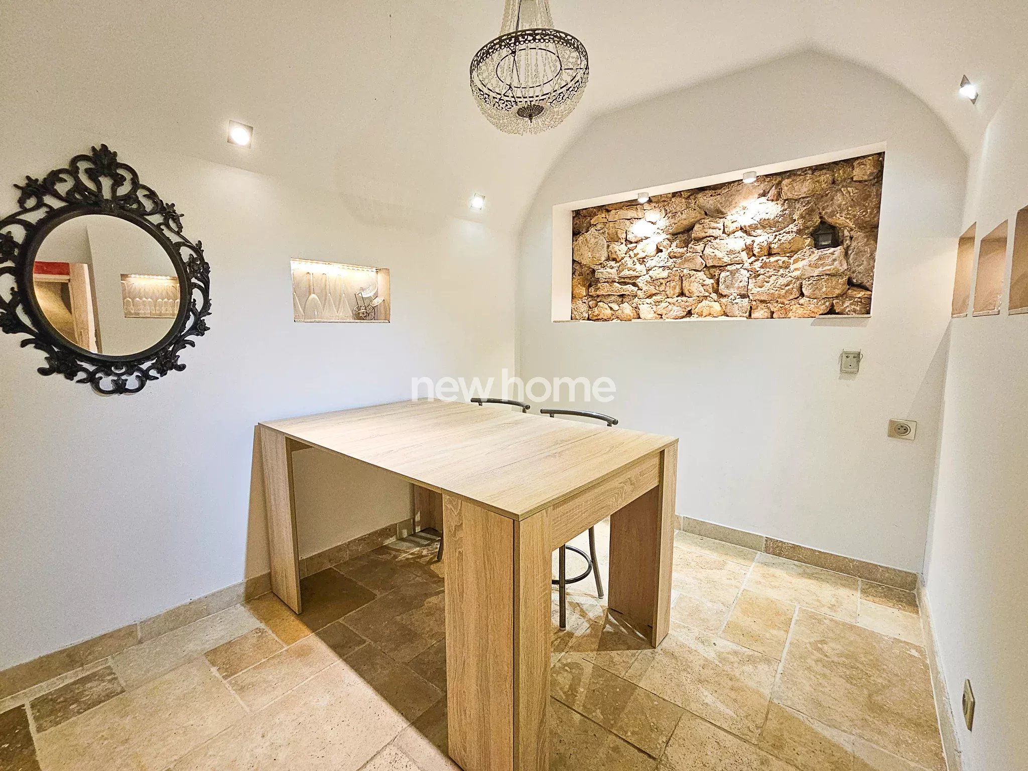 Charmante maison de village aux beaux volumes  Ampus